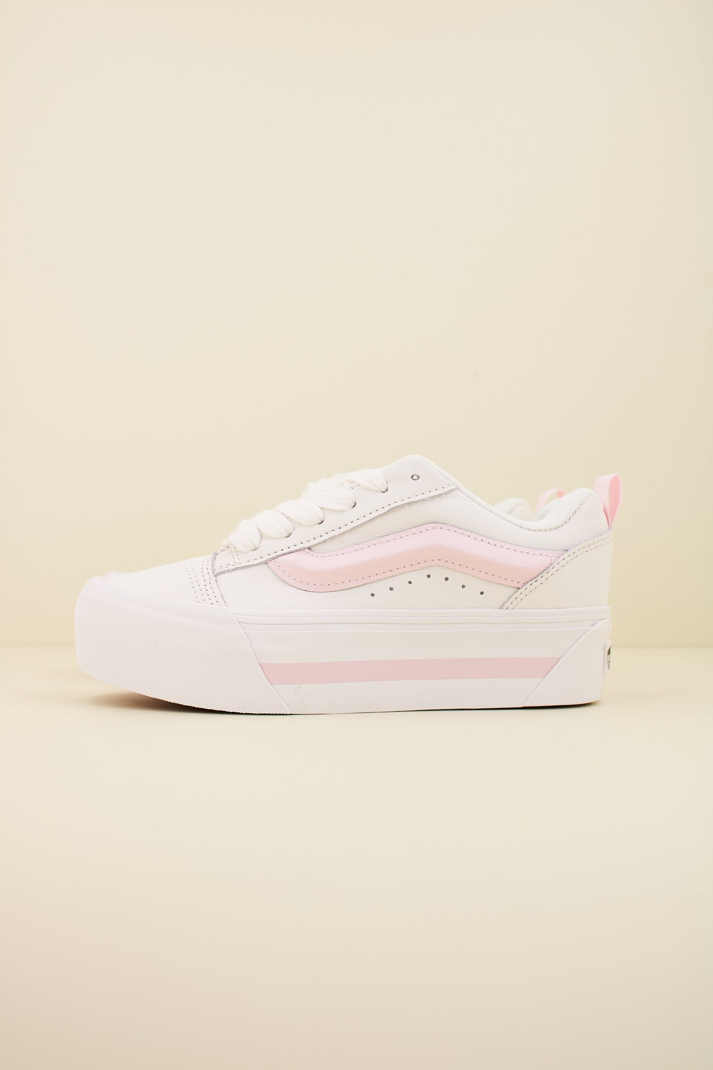 VANS KNU STACK en color BLANCO (1)