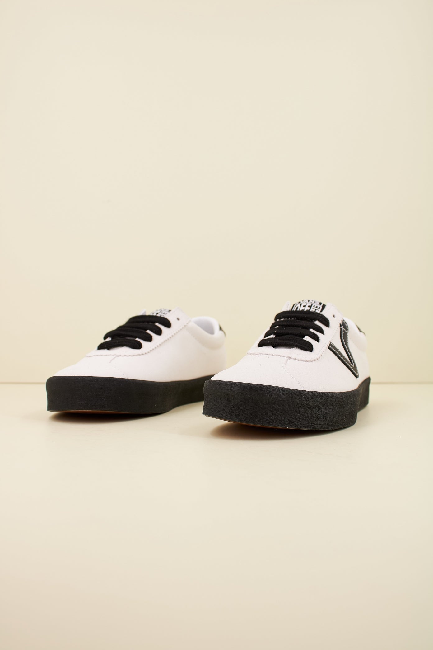 VANS SPORT LOW SUEDE en color BLANCO (2)