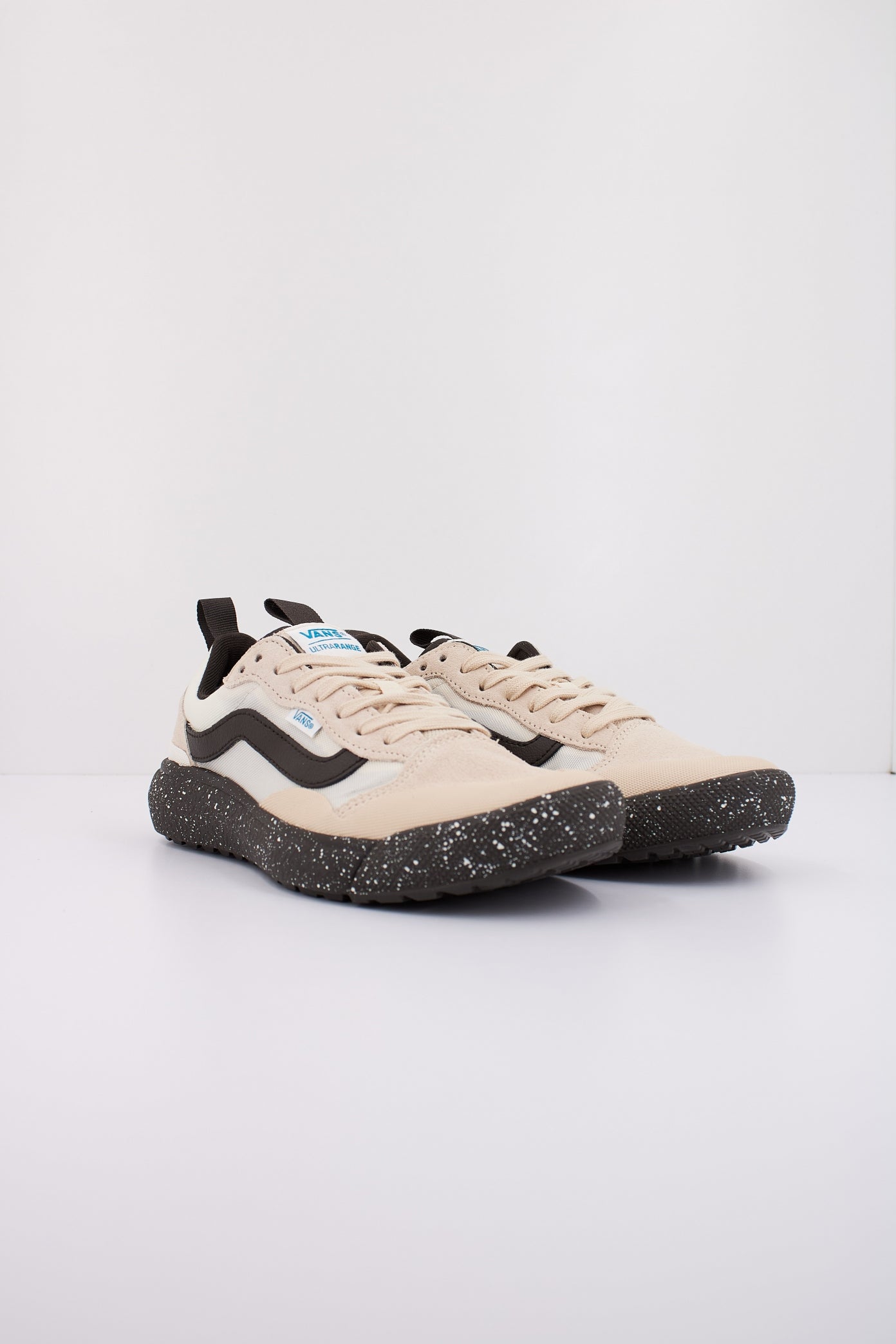 VANS MTE ULTRARANGE EXO SE en color BEIS (2)