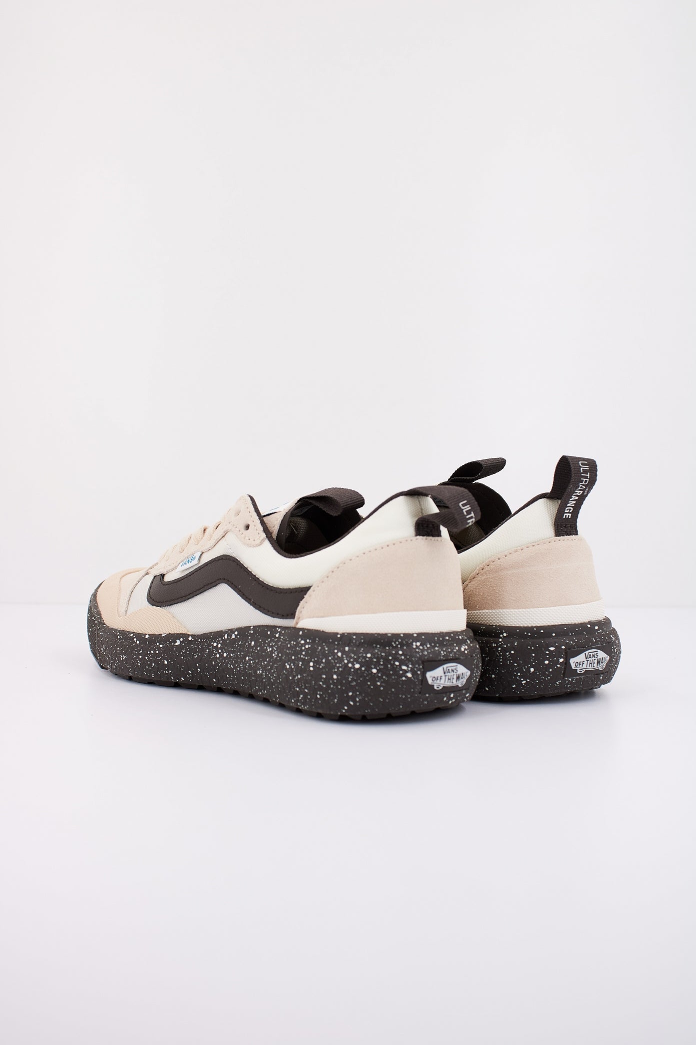VANS MTE ULTRARANGE EXO SE en color BEIS (4)