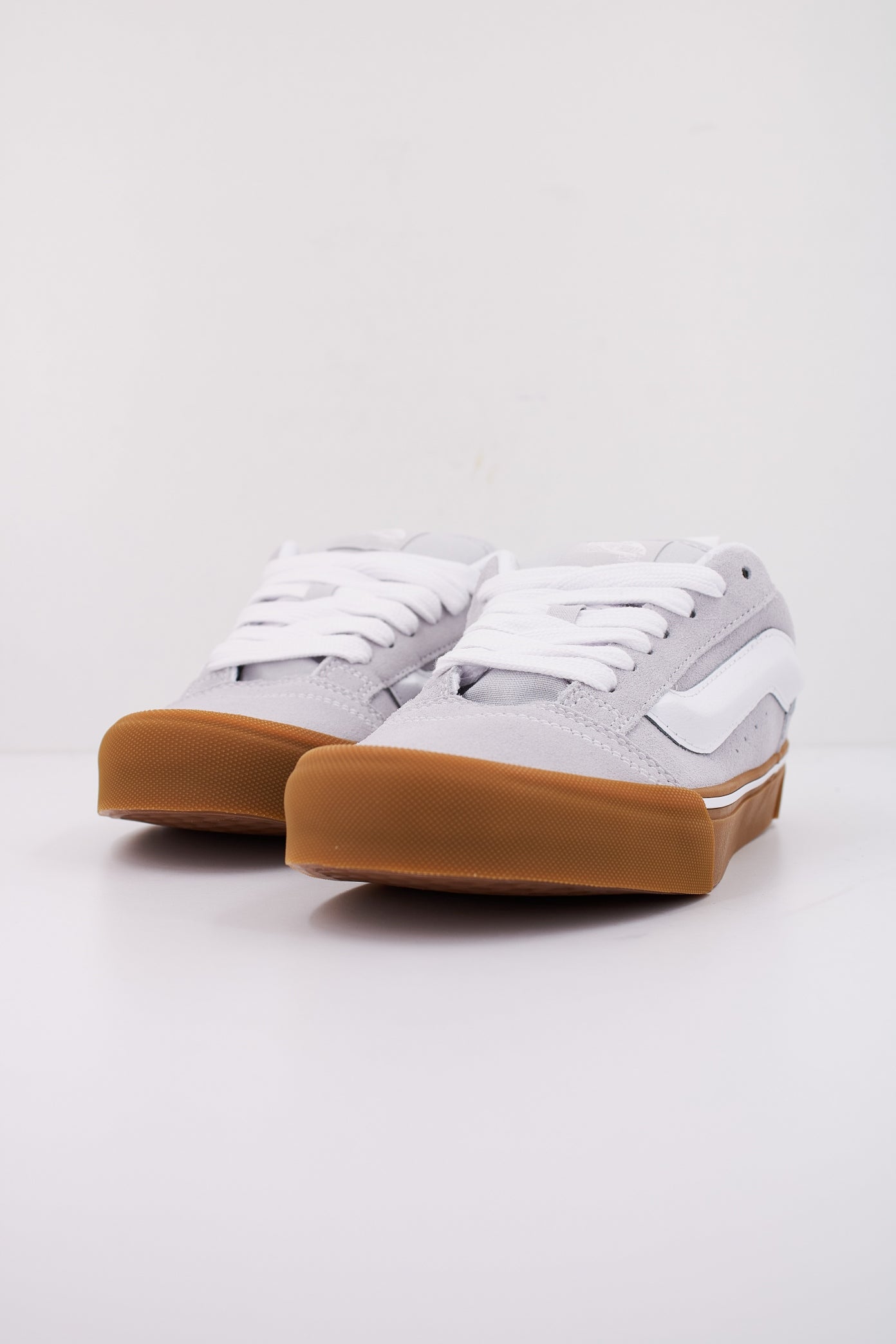 VANS KNU SKOOL en color GRIS (2)