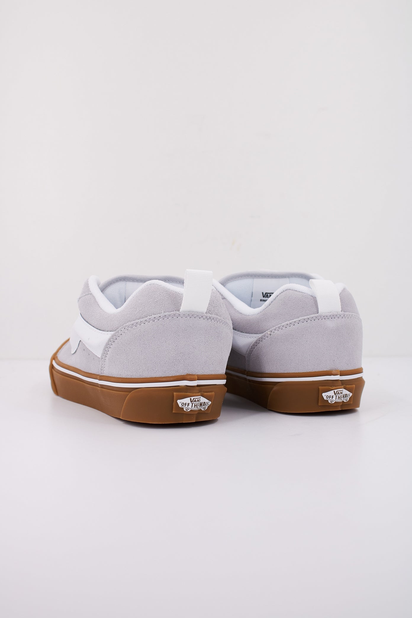 VANS KNU SKOOL en color GRIS (4)