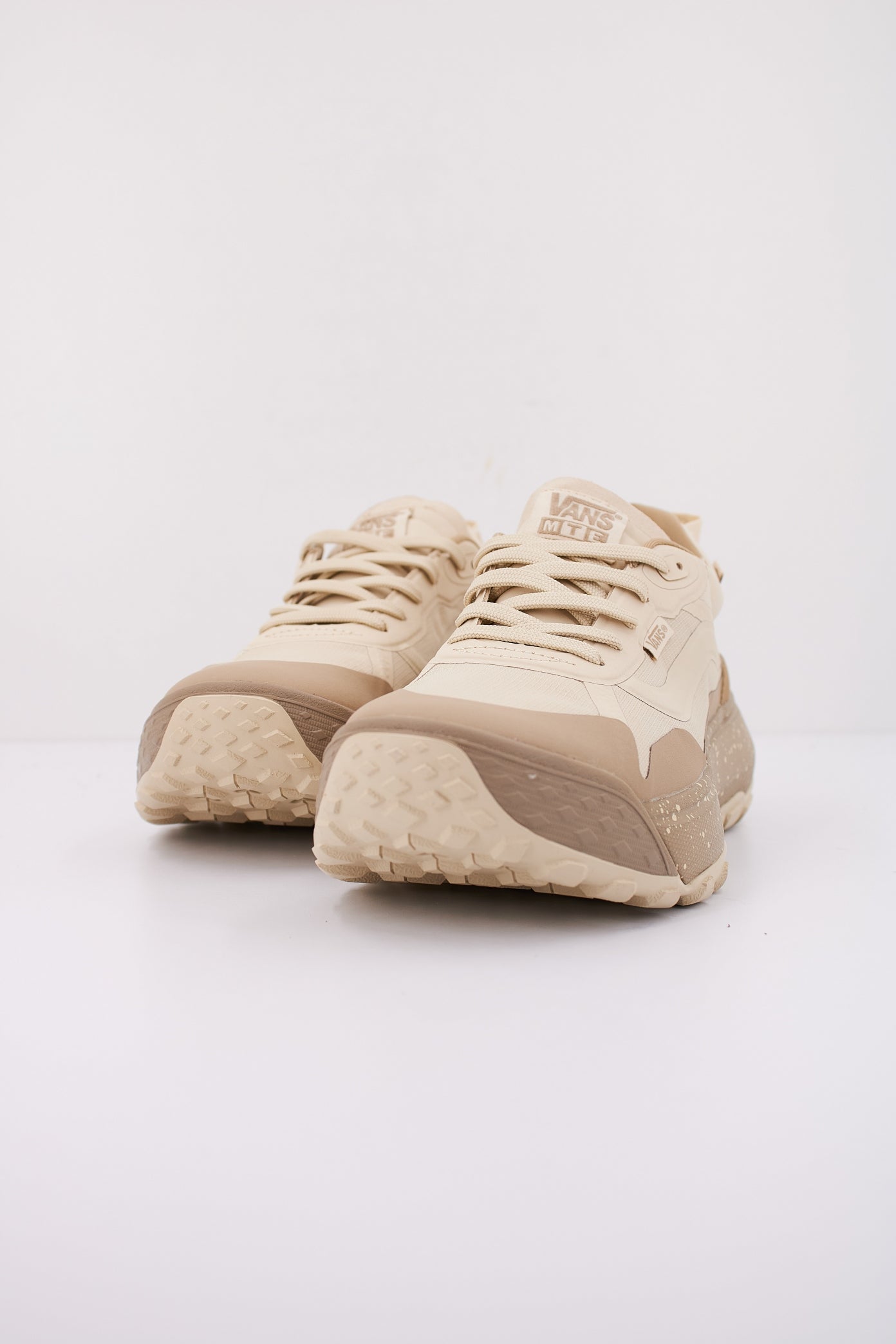 VANS MTE CROSSPATH en color BEIS (2)