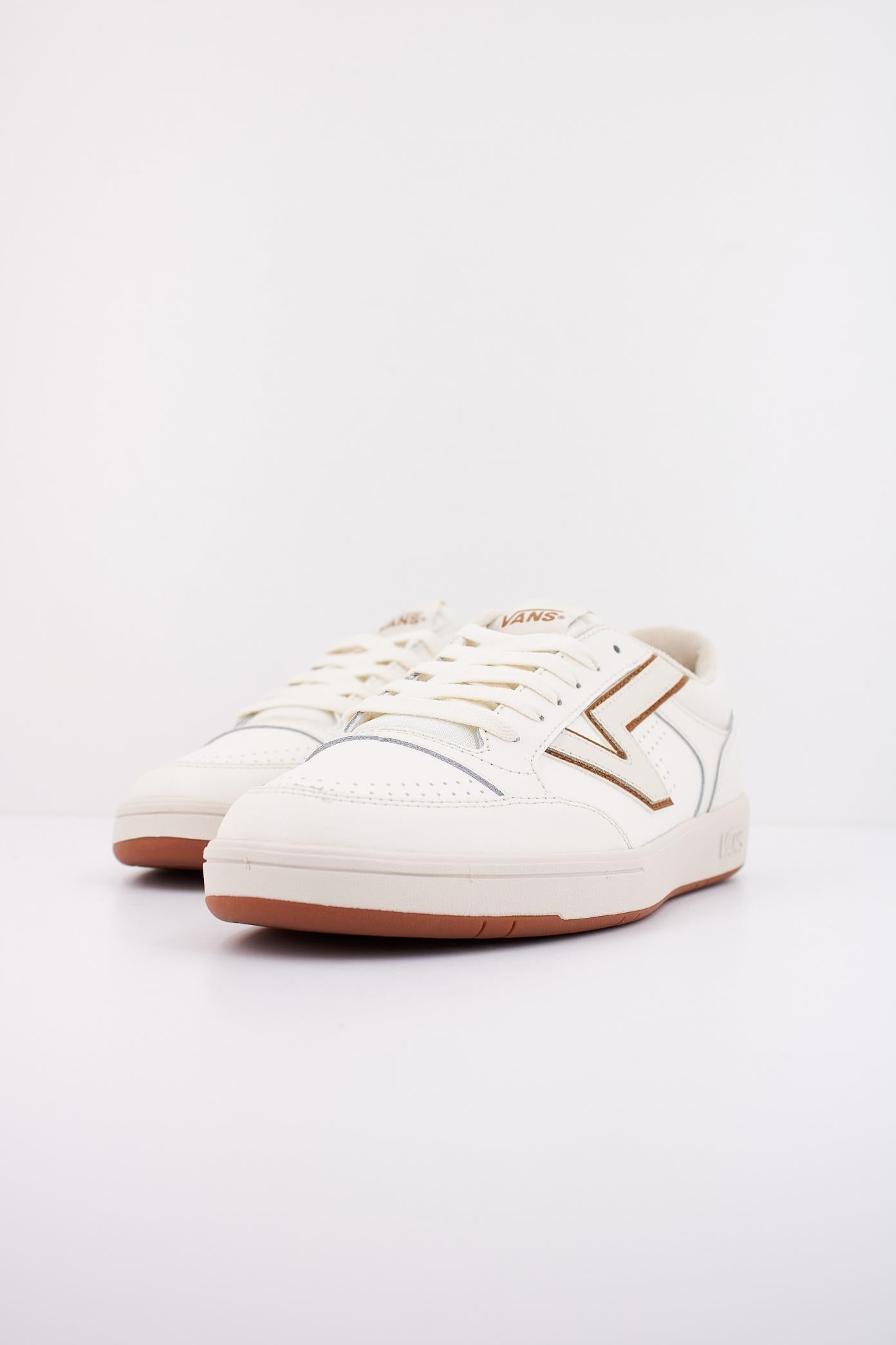 VANS LOWLAND en color BLANCO (2)