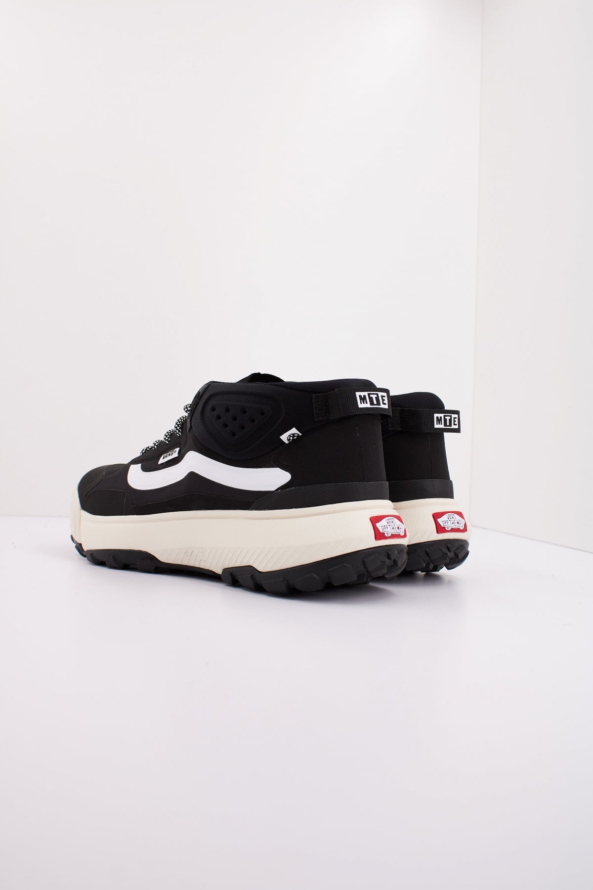 VANS MTE CROSSPATH MID en color NEGRO (4)