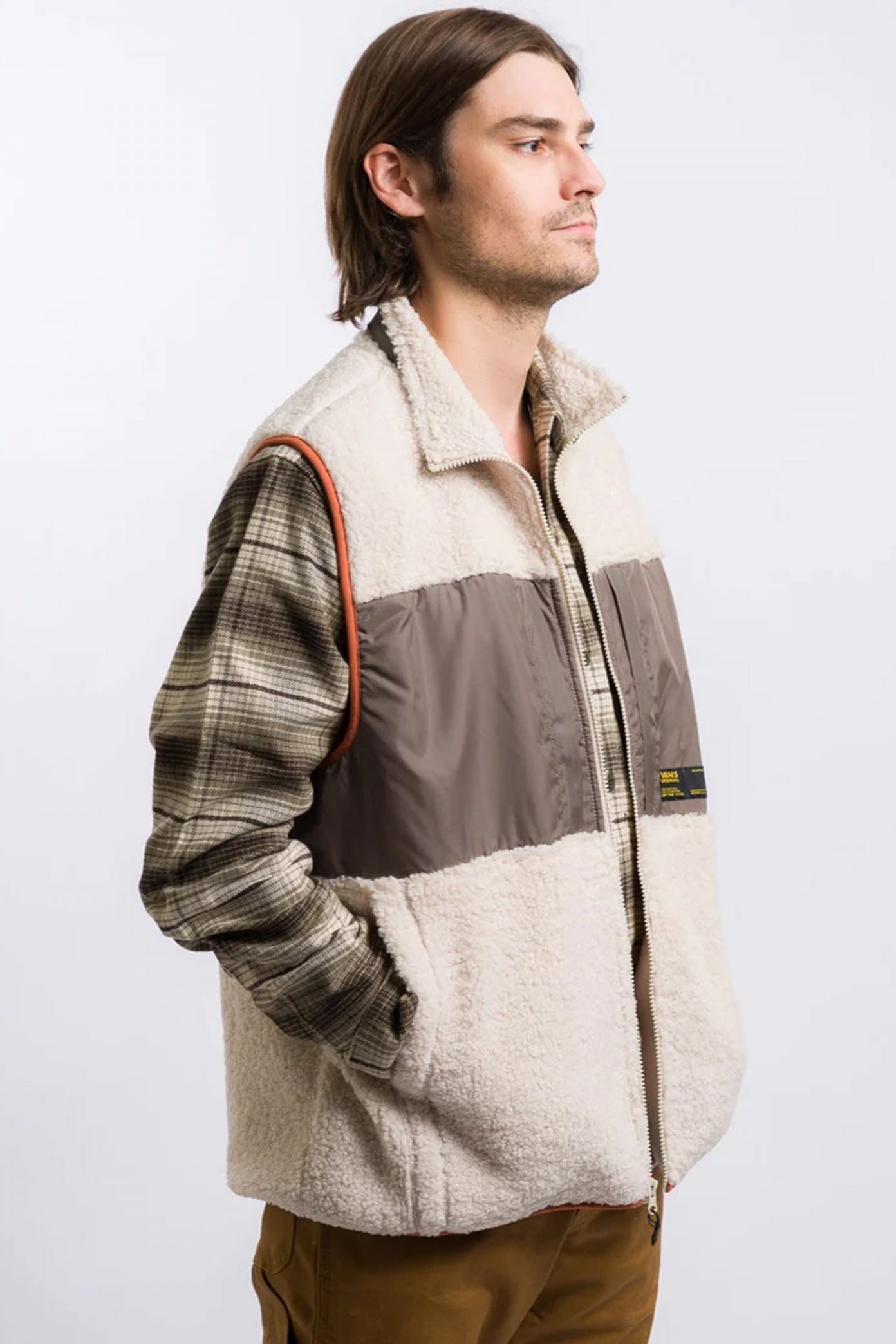 VANS TREVOR SHERPA FZ VEST en color MARRON (2)