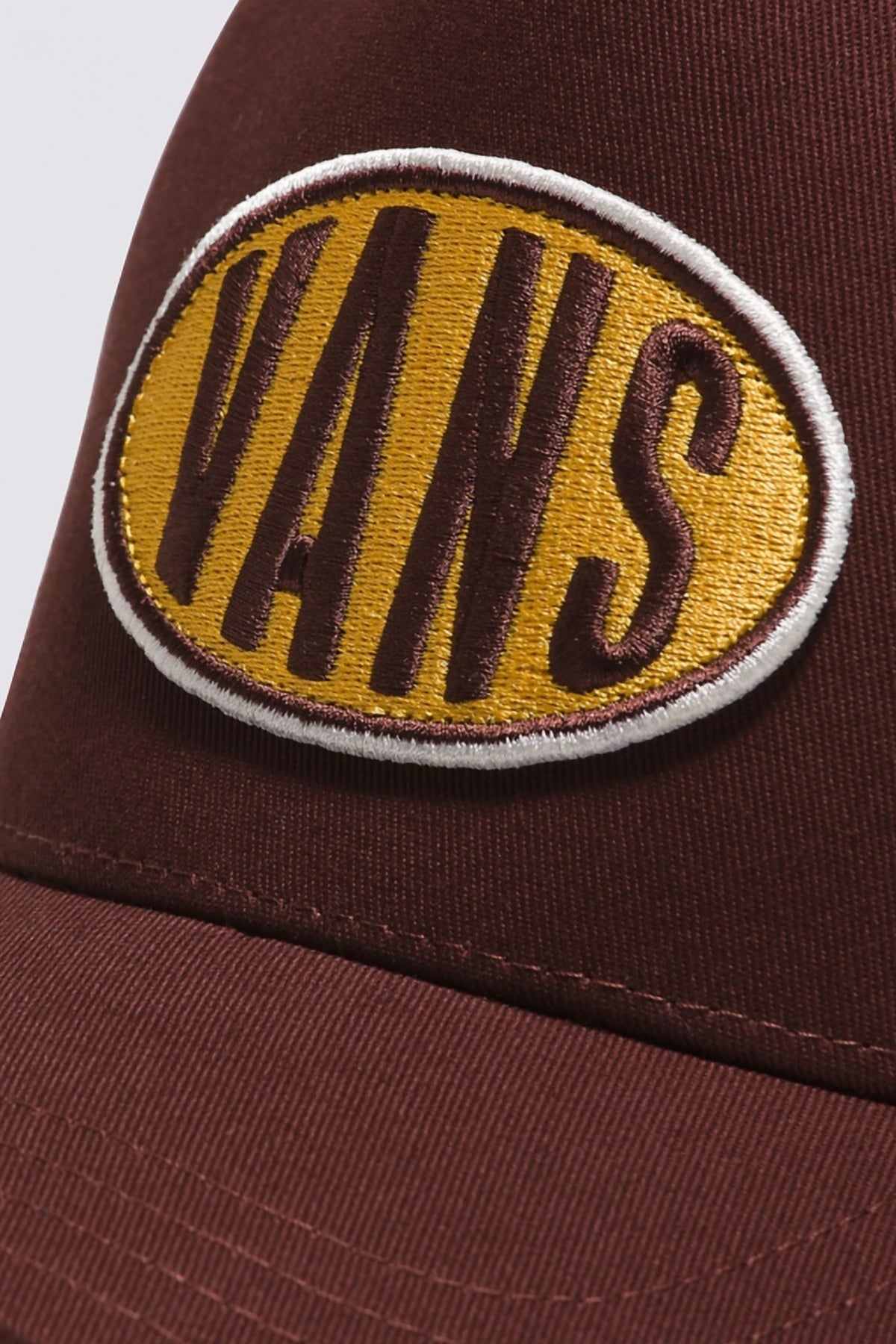 VANS SPRAY ON TRUCKER en color BURDEOS (3)