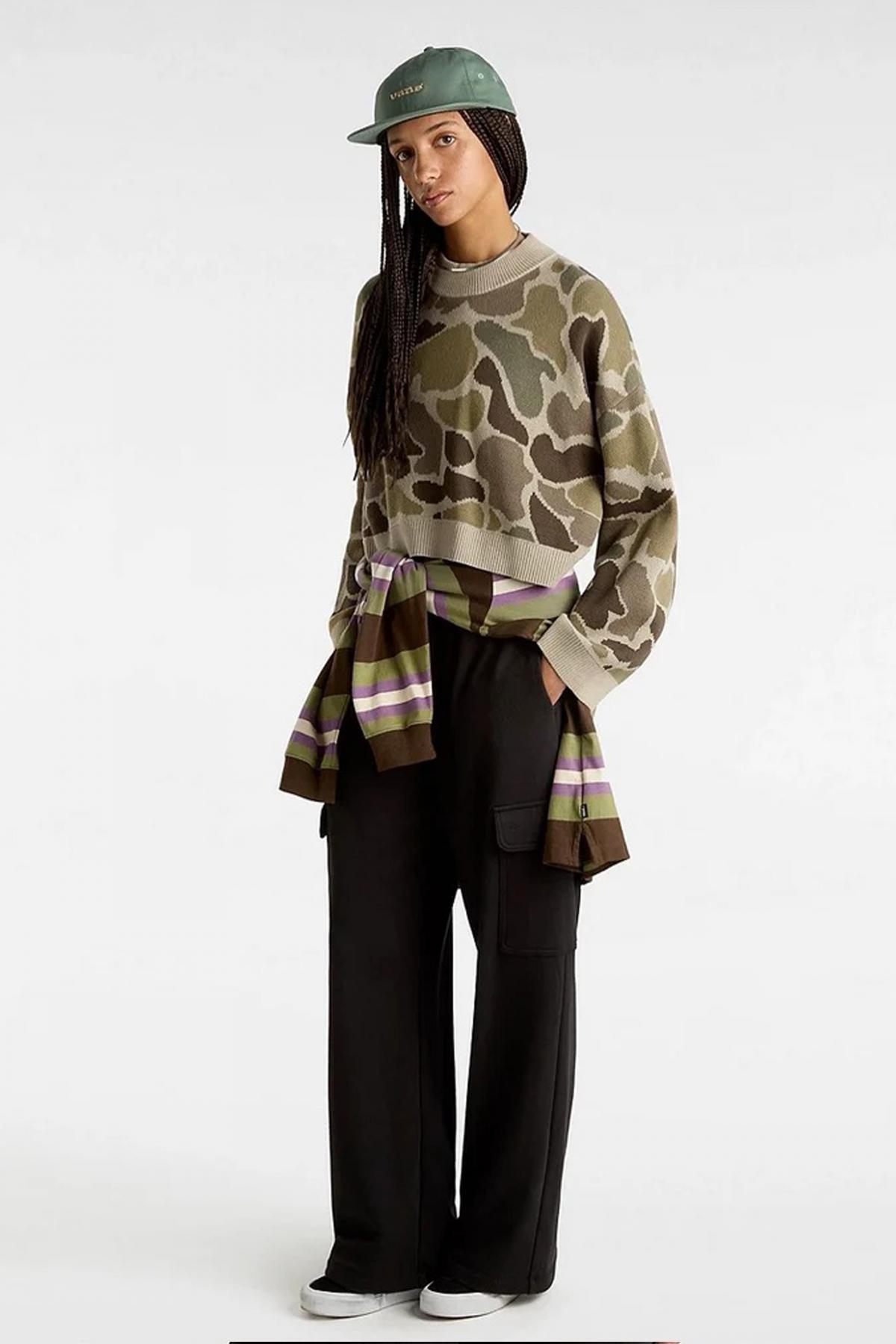 VANS CAMMILE CAMO PULLOVER en color VERDE (4)