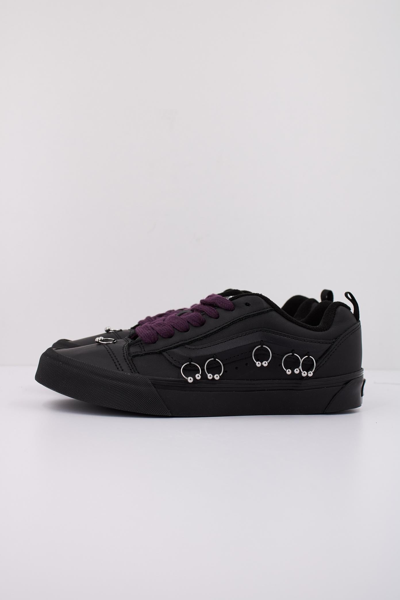 VANS KNU SKOOL YK en color NEGRO (1)