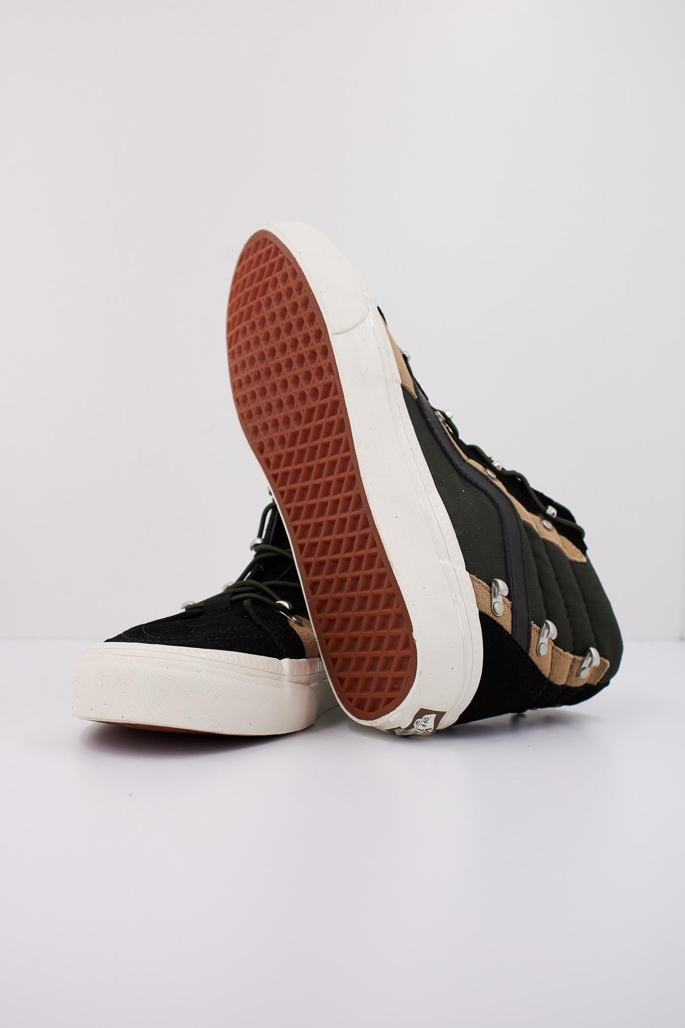 VANS SK-HI ECHO DX en color NEGRO (5)