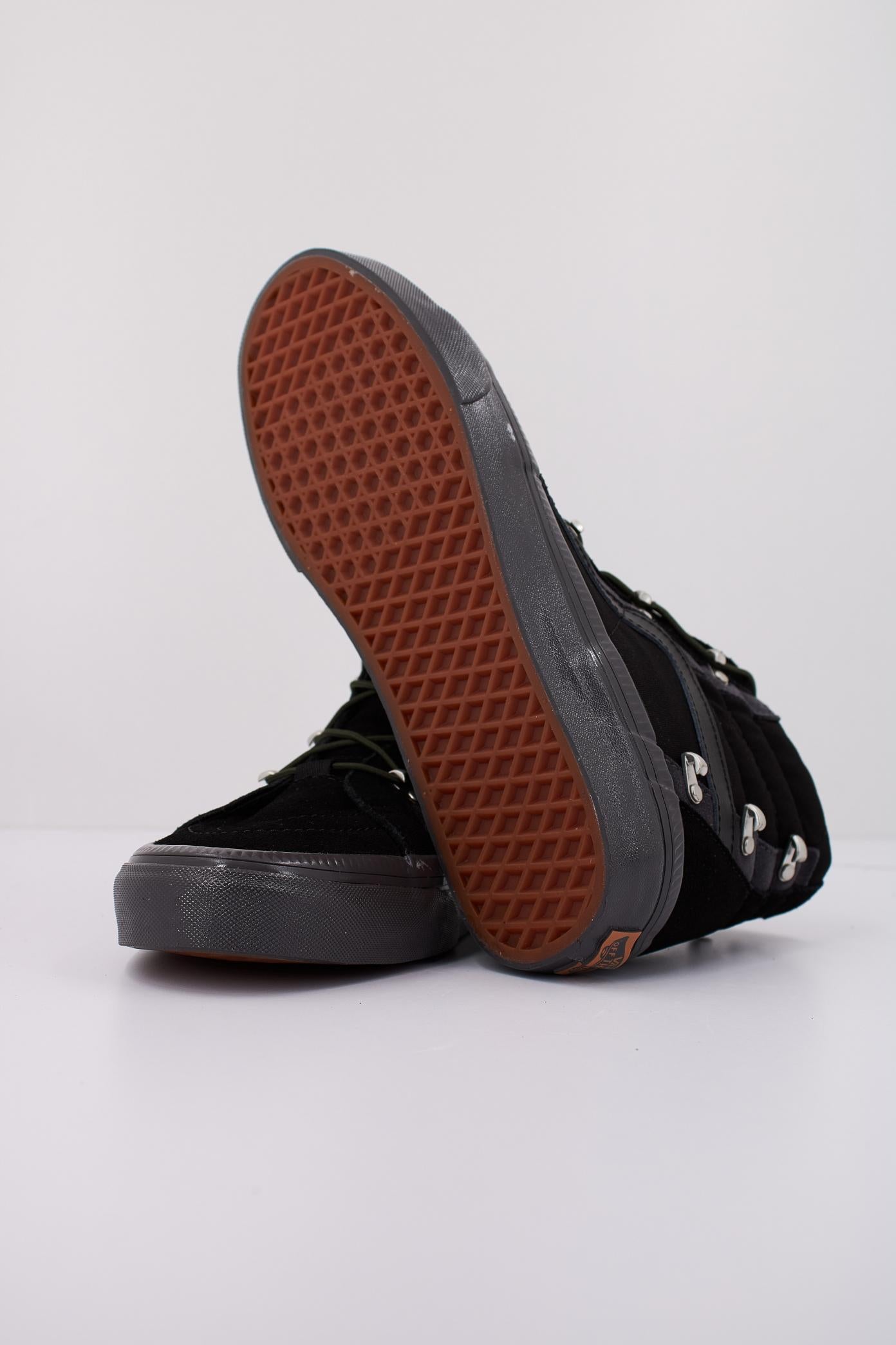 VANS SK-HI ECHO DX en color NEGRO (5)