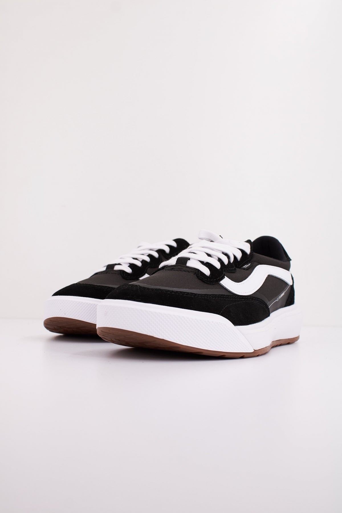 VANS MTE ULTRARANGE . SE en color NEGRO (2)