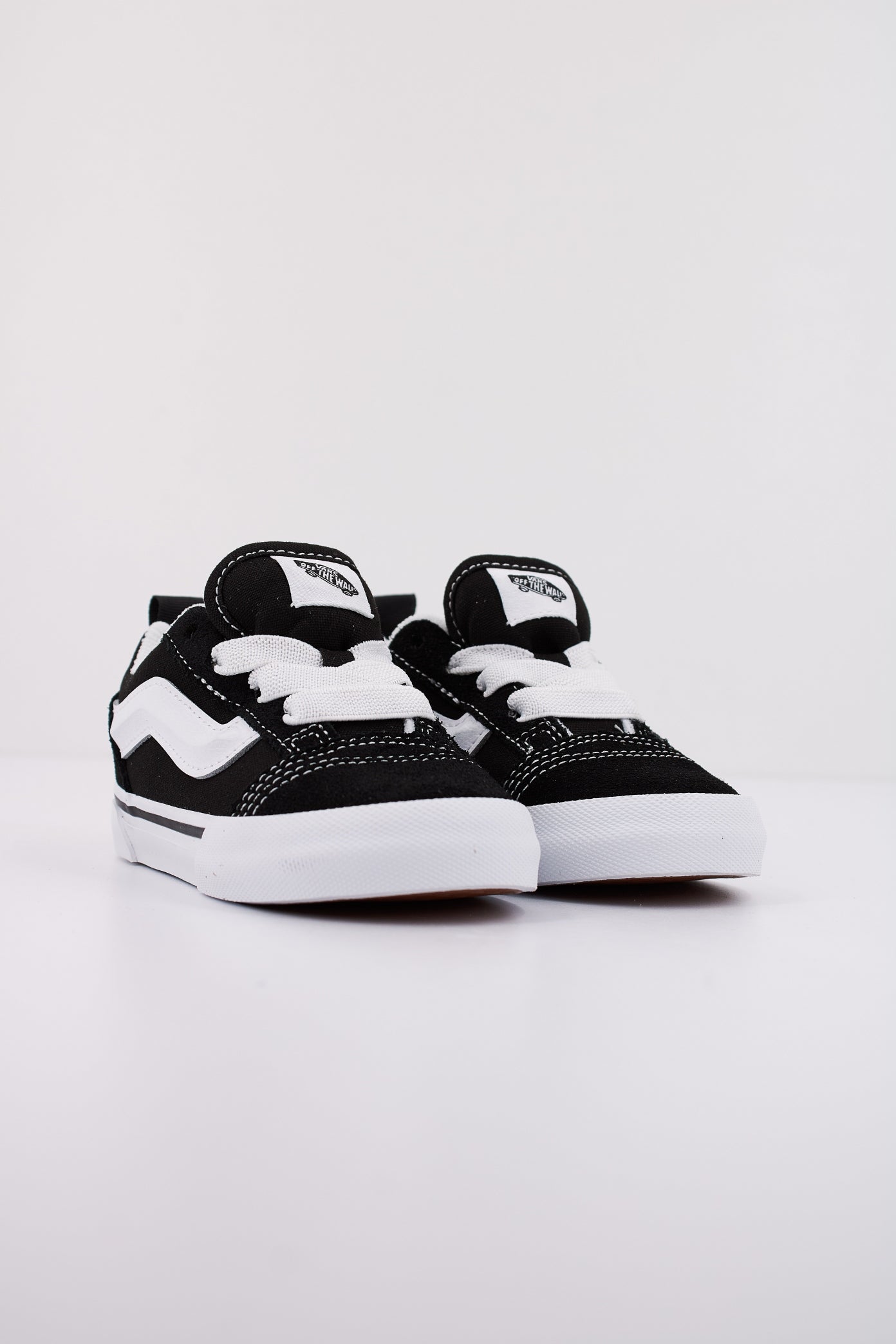 VANS KNU SKOOL ELASTIC en color NEGRO (2)