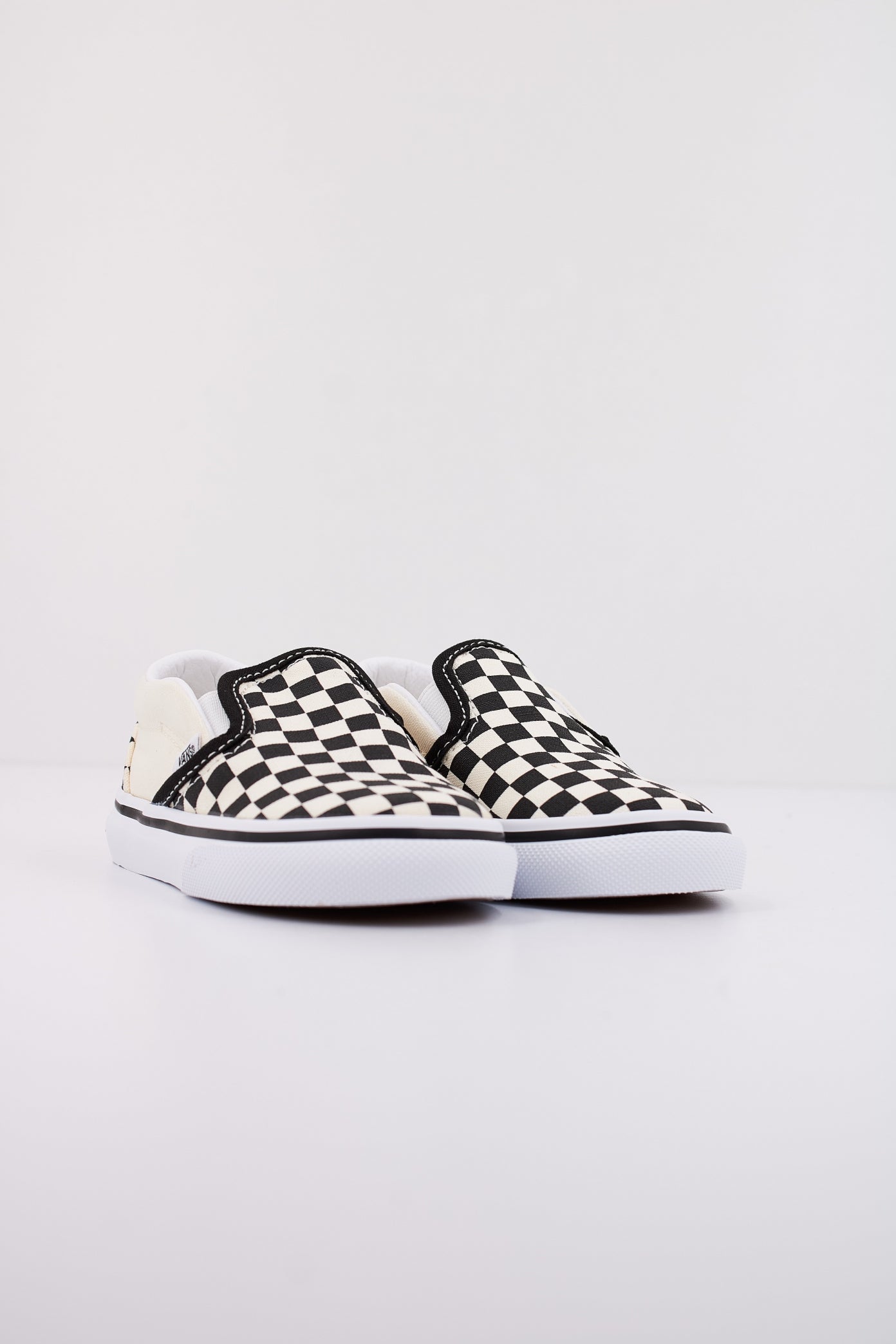 VANS CLASSIC SLIP ON en color BEIS (2)