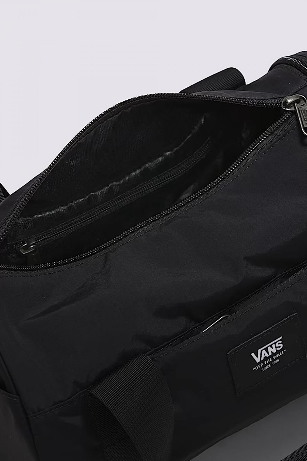 VANS BARRELED MIDI BAG en color NEGRO (4)