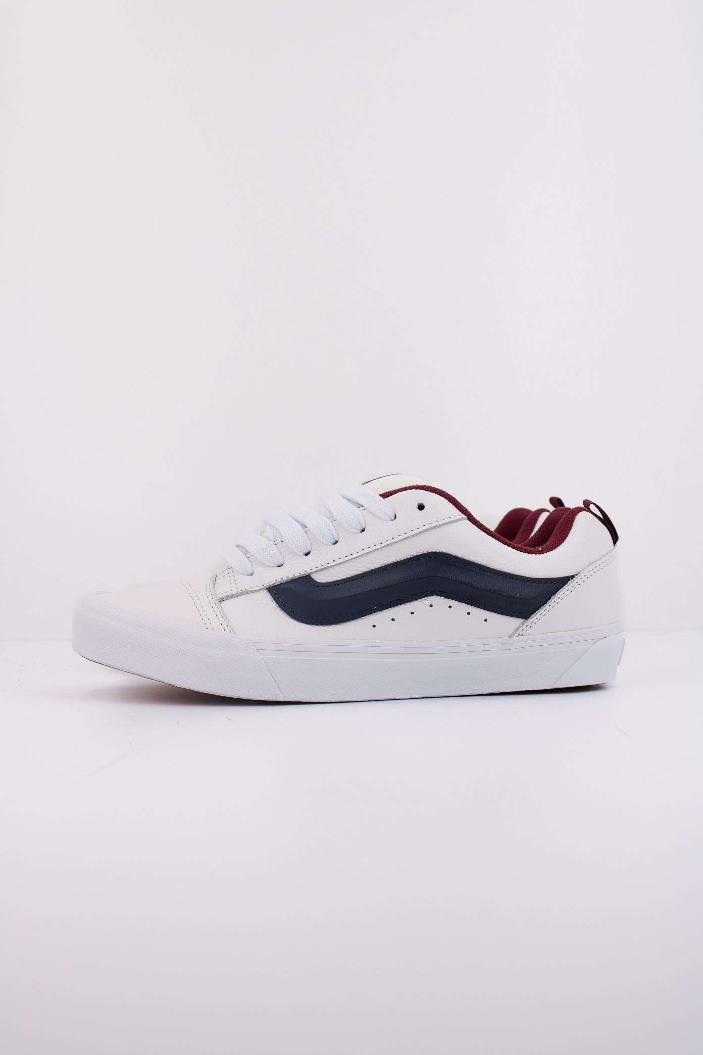 VANS KNU SKOOL en color BLANCO (1)