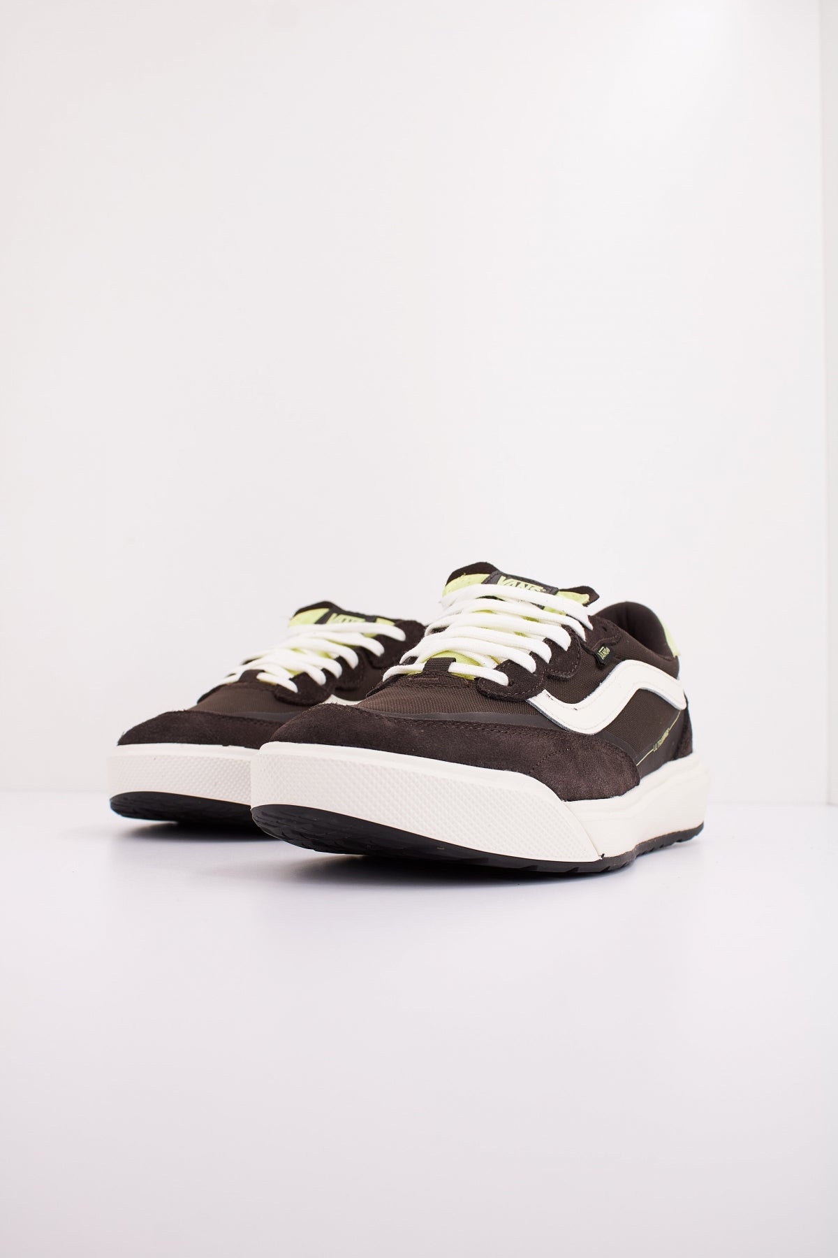 VANS MTE ULTRARANGE . SE en color MARRON (2)