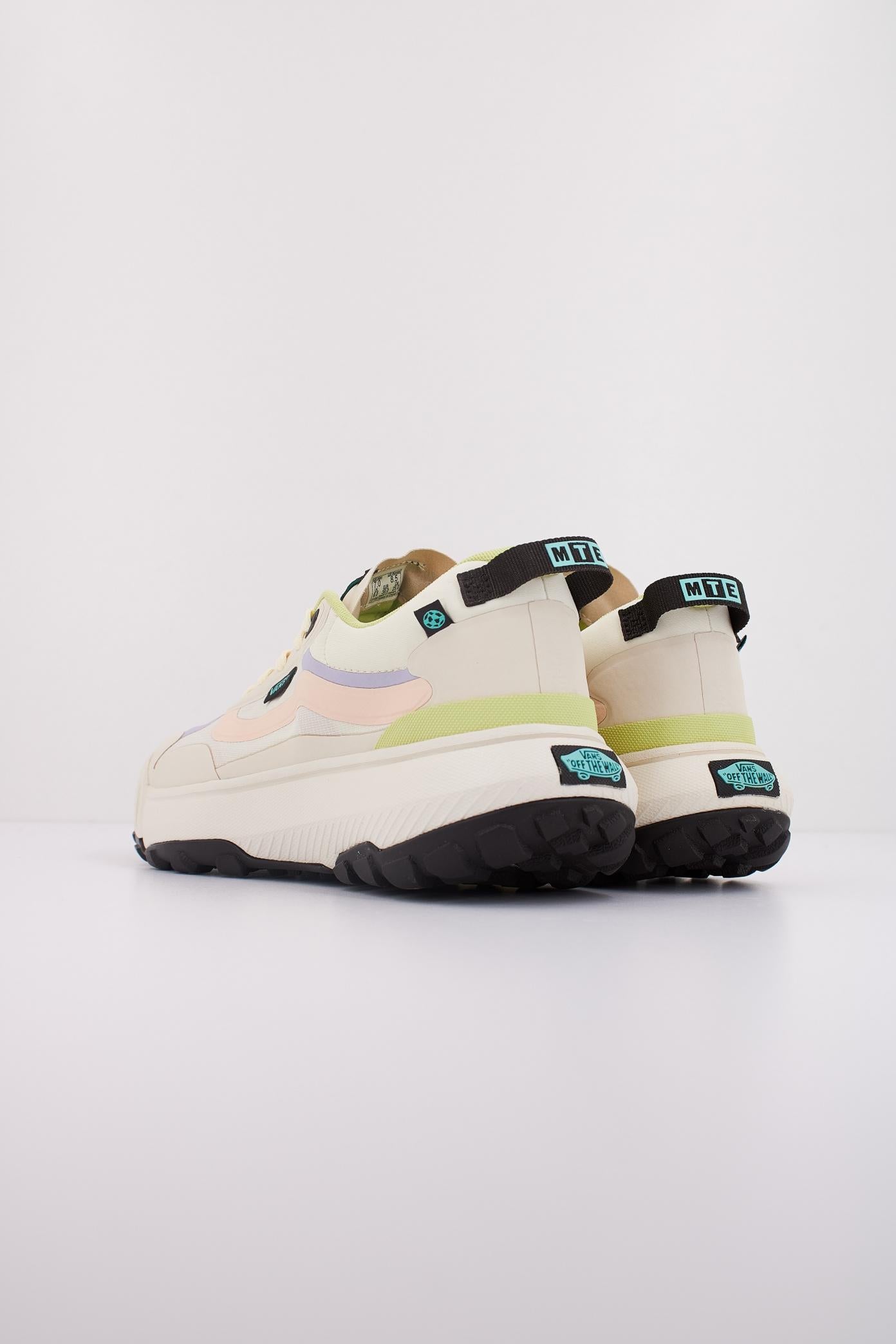 VANS MTE CROSSPATH en color BEIS (4)