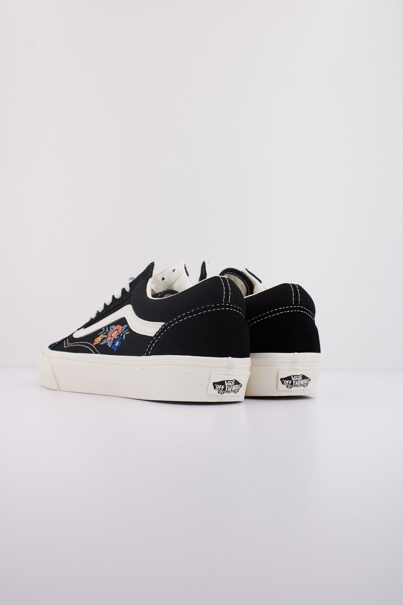 VANS OLD SKOOL en color NEGRO (4)