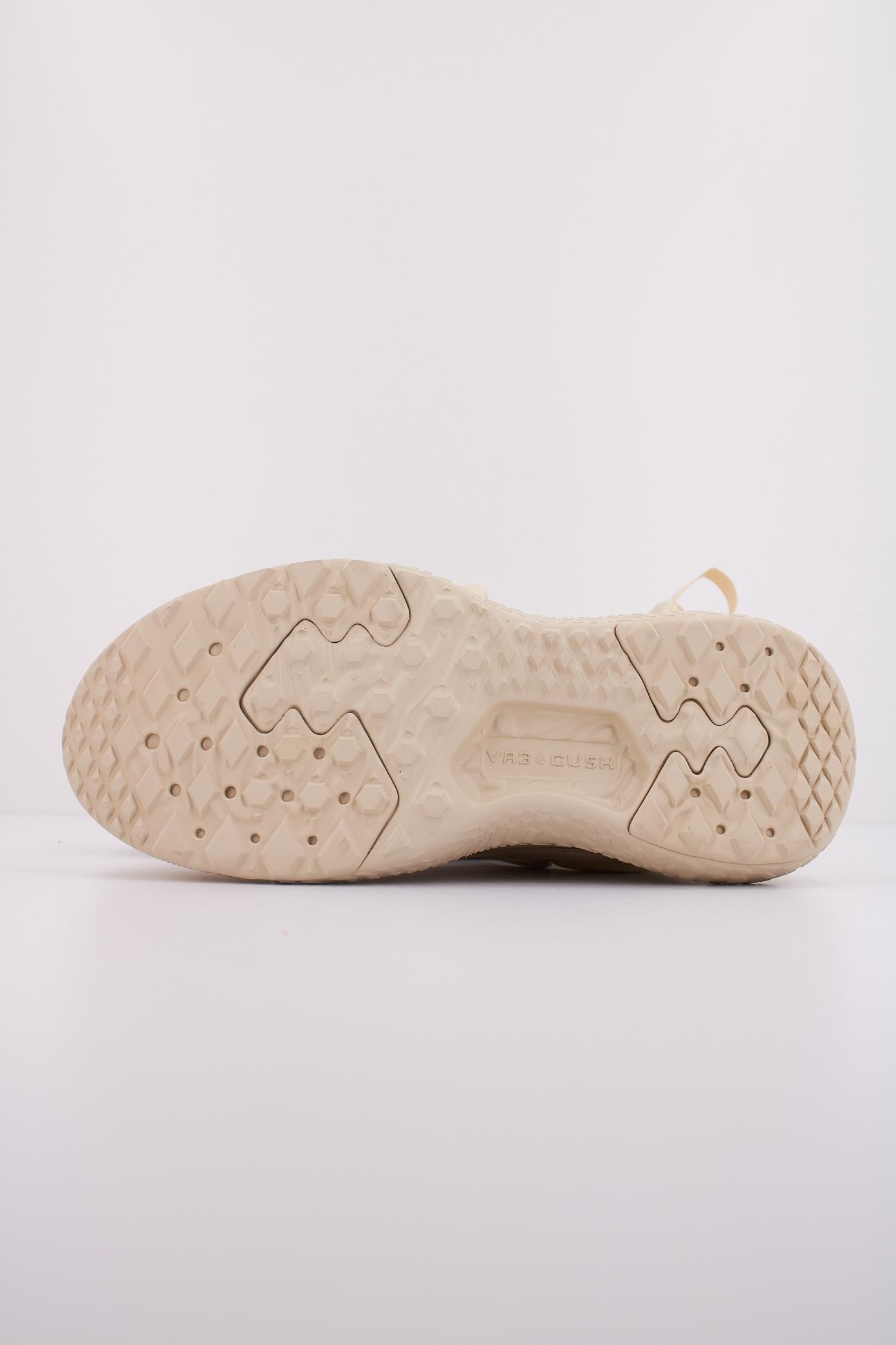 VANS MTE ULTRARANGE NEO VR en color BEIS (5)