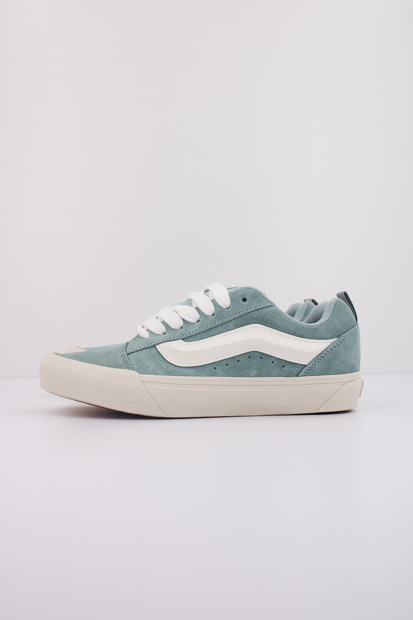 VANS KNU SKOOL PIG SUEDE en color VERDE (1)