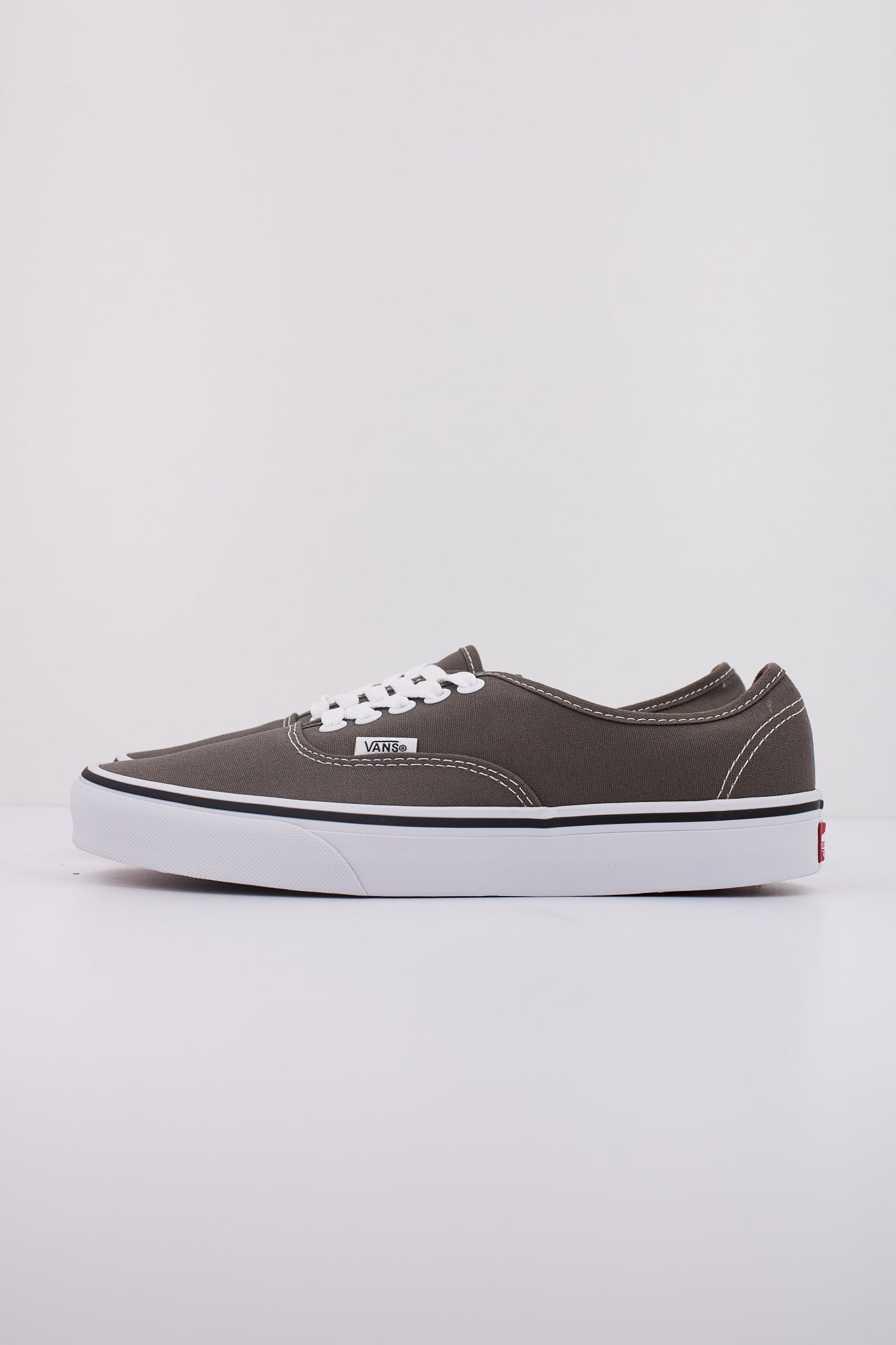 VANS AUTHENTIC en color MARRON (1)