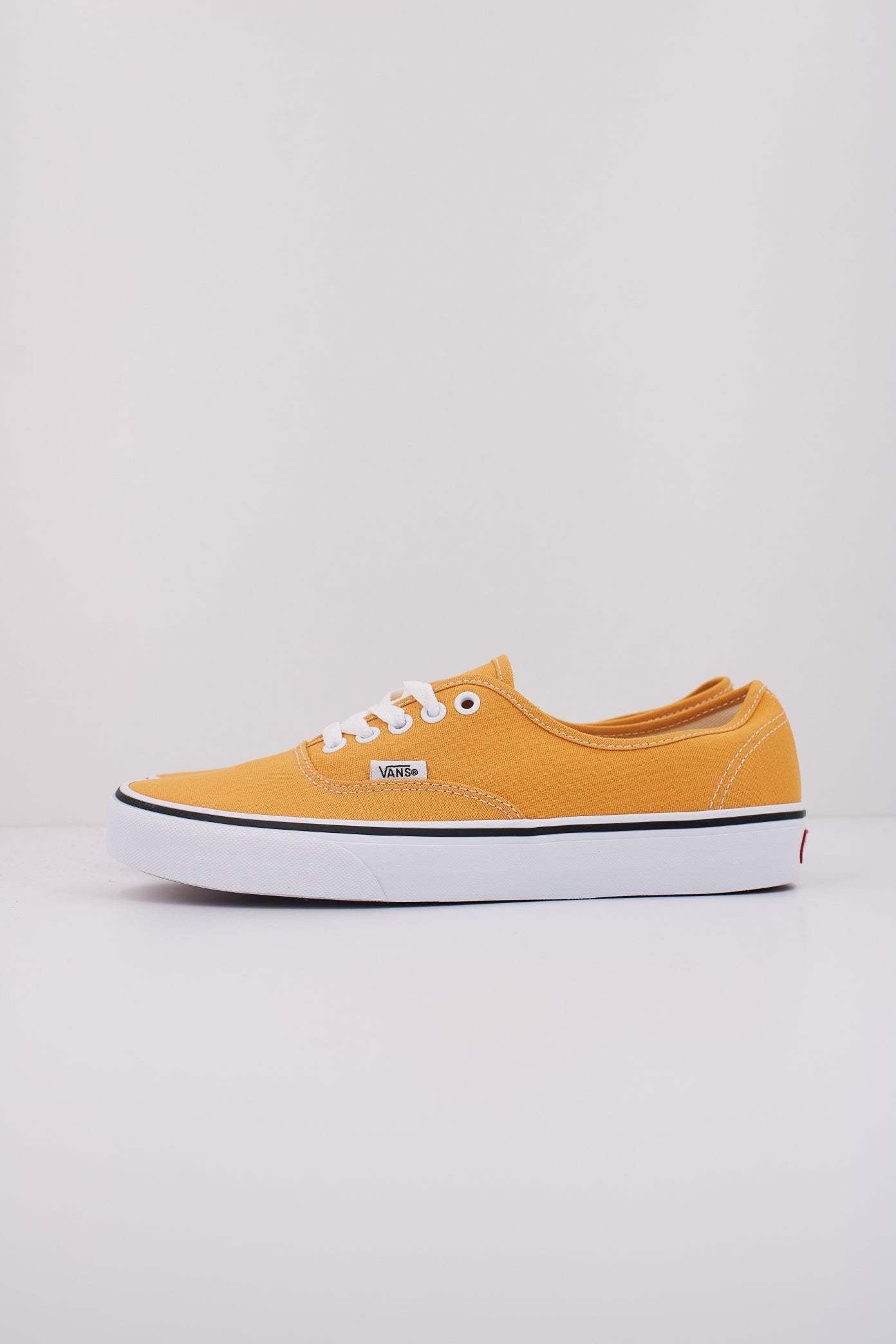 VANS AUTHENTIC en color AMARILLO (1)