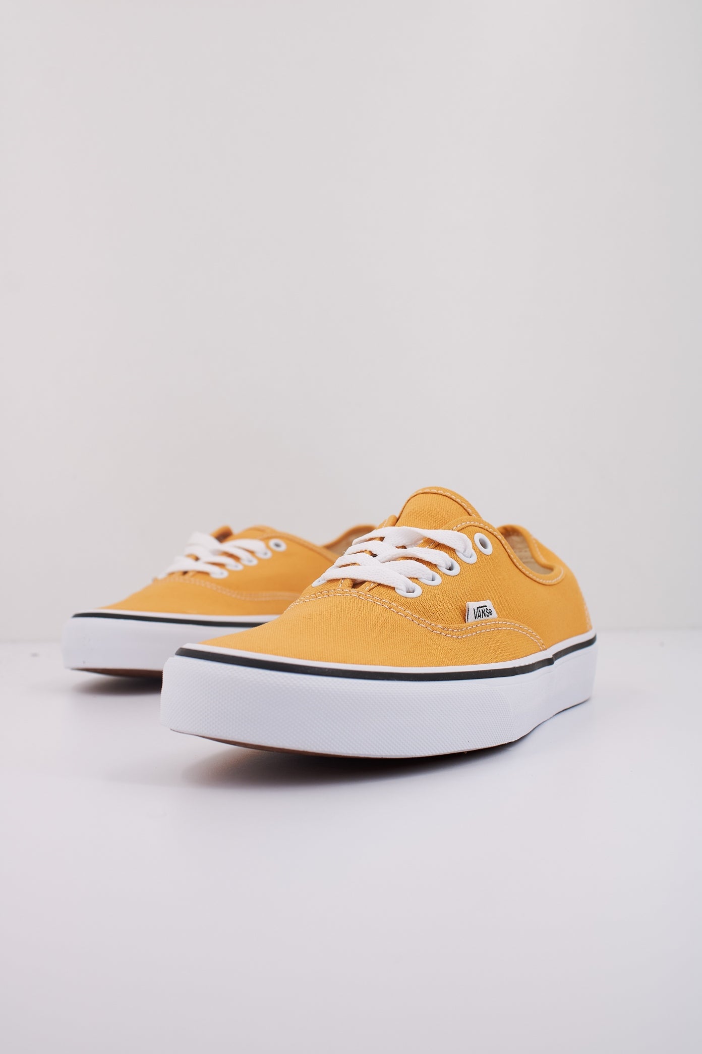 VANS AUTHENTIC en color AMARILLO (2)