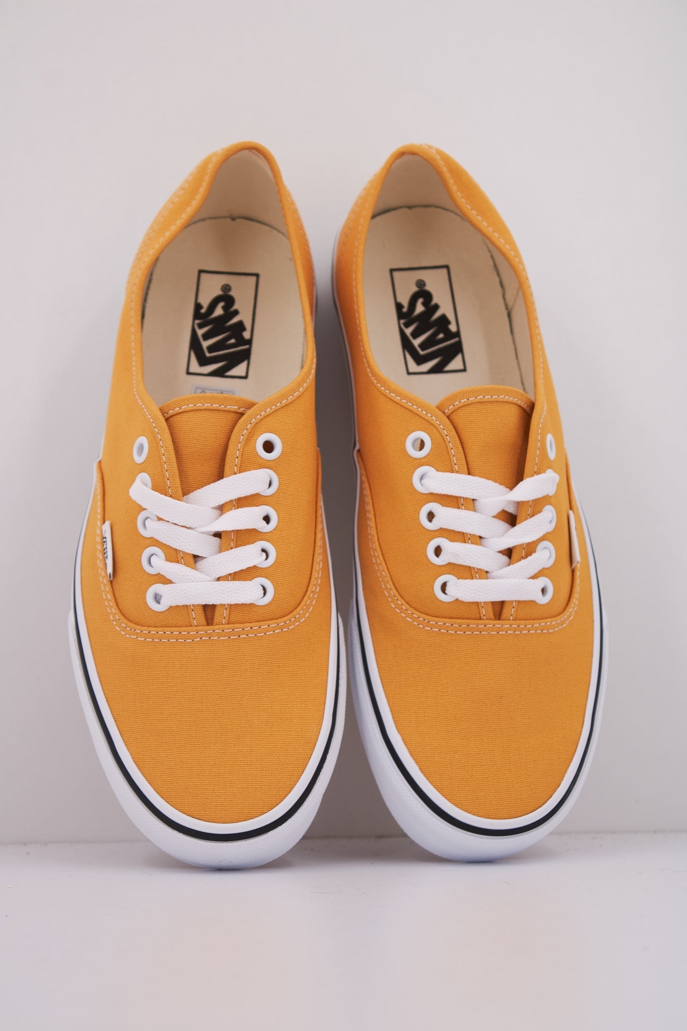 VANS AUTHENTIC en color AMARILLO (3)