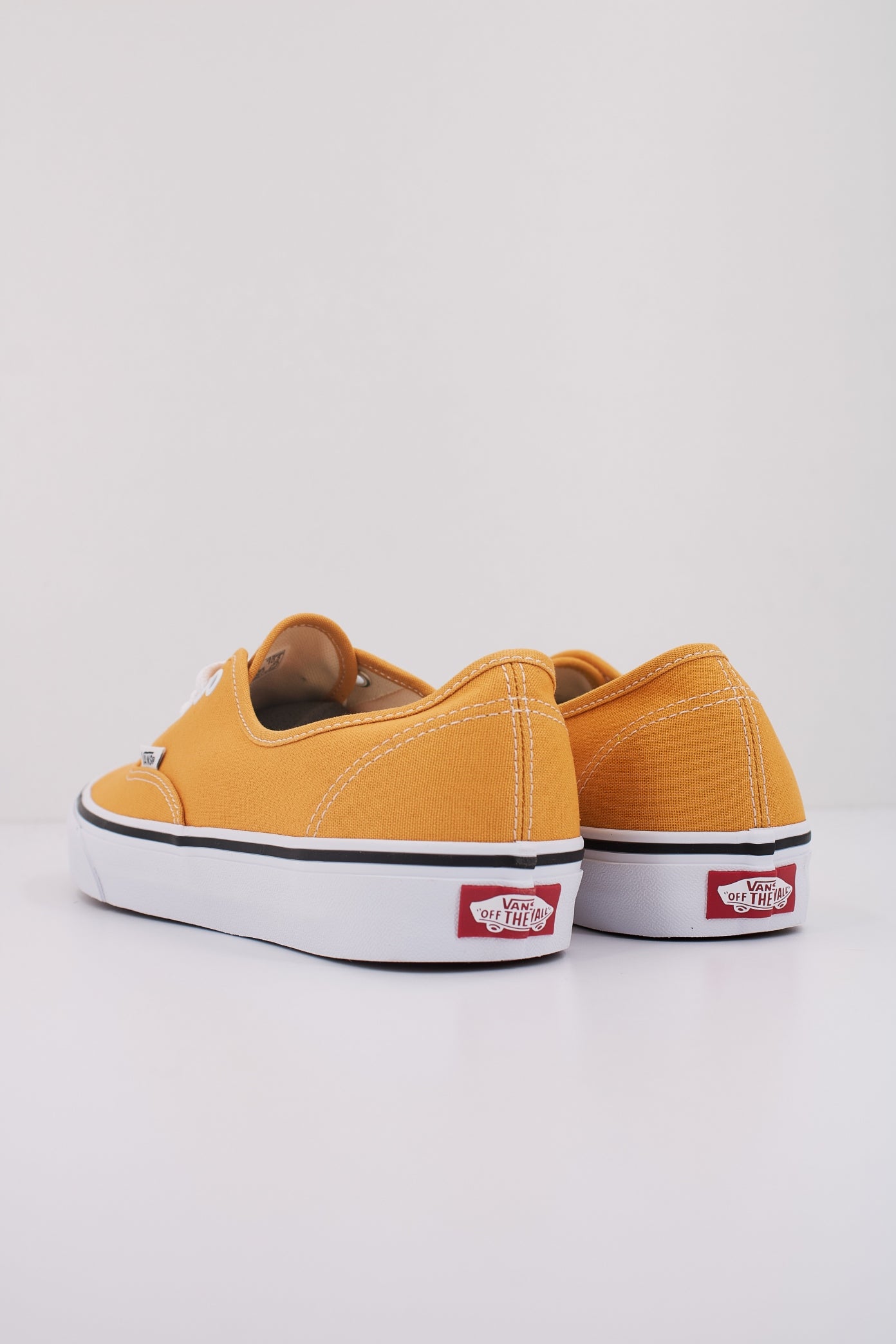 VANS AUTHENTIC en color AMARILLO (4)
