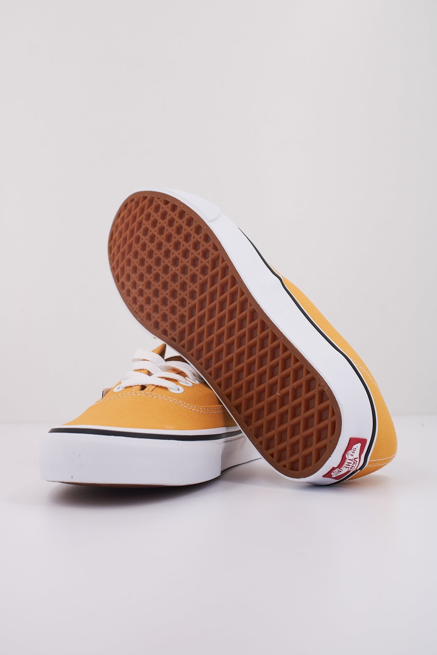 VANS AUTHENTIC en color AMARILLO (5)