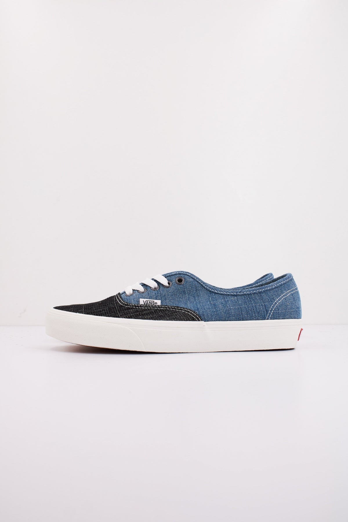 VANS AUTHENTIC en color AZUL (1)
