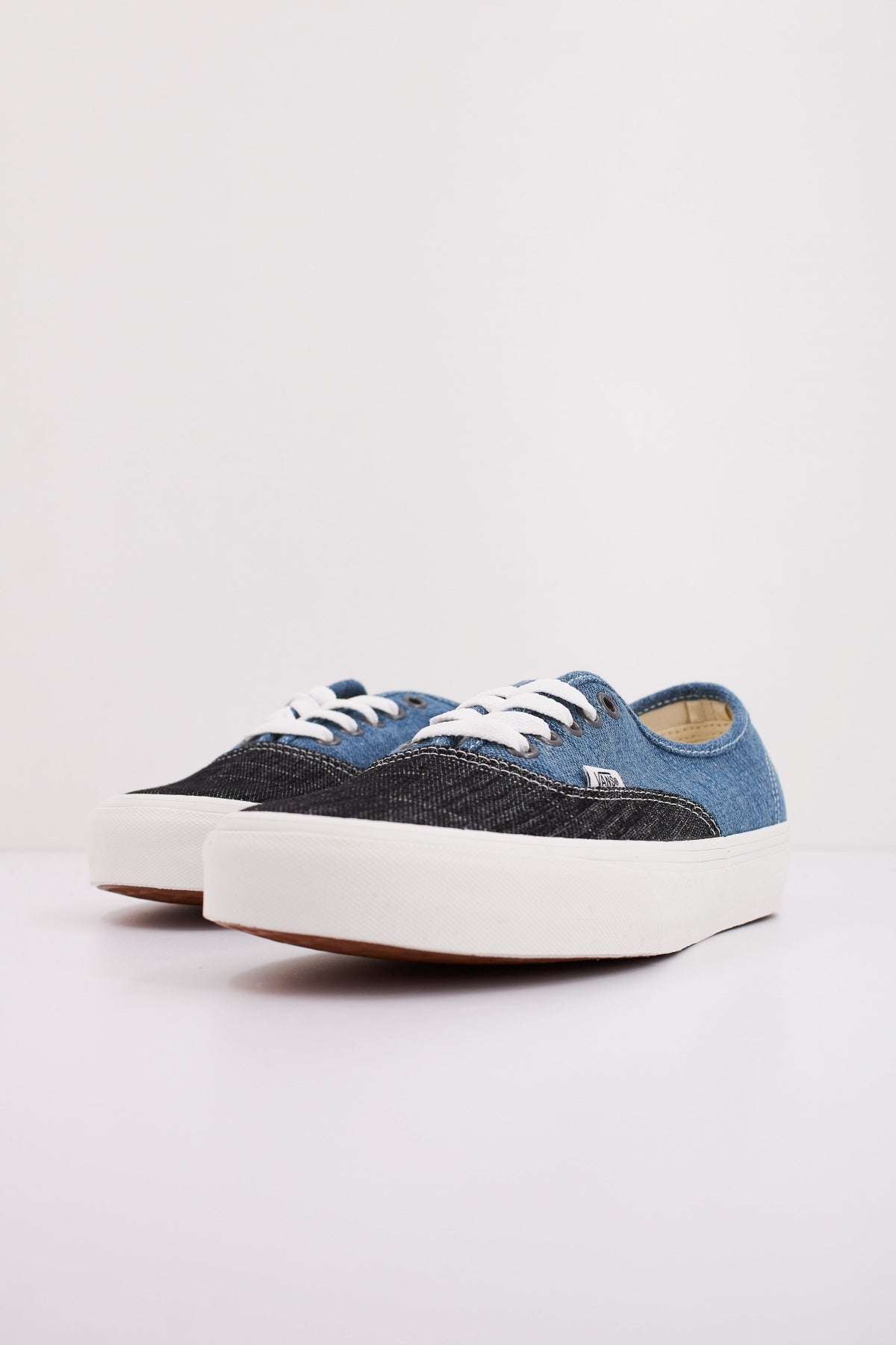 VANS AUTHENTIC en color AZUL (2)