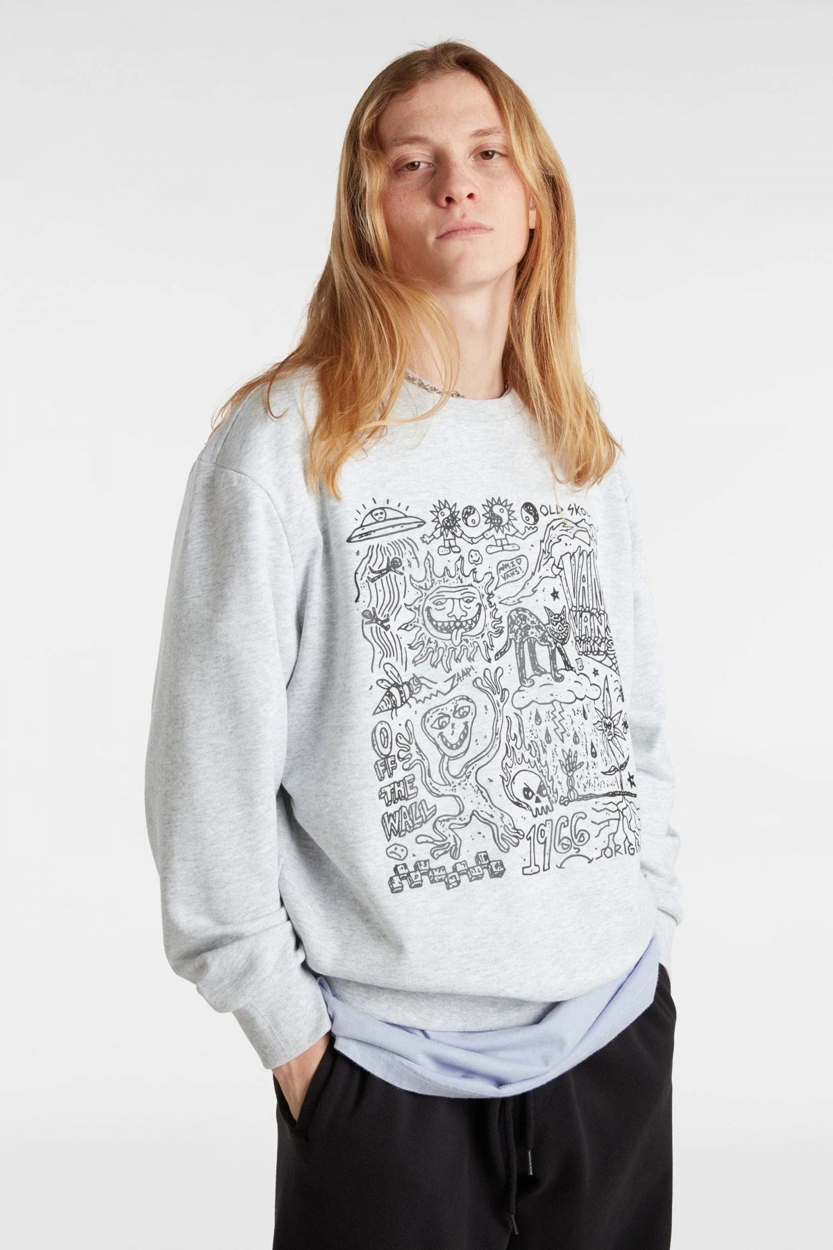 VANS SKOOL DOODLE FT RELAXED CREW en color GRIS (1)