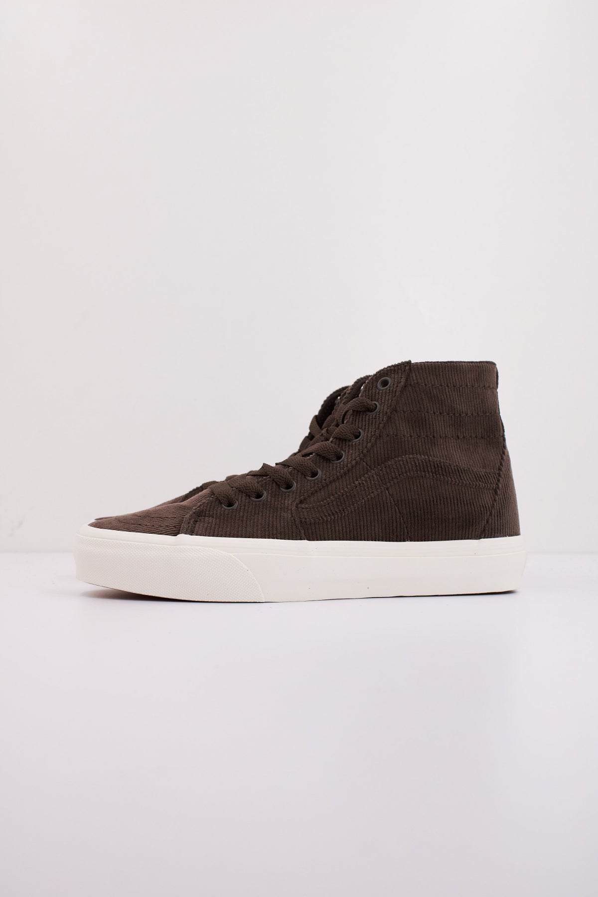 VANS  SK-HI TAPERED CORDURO en color MARRON  (1)