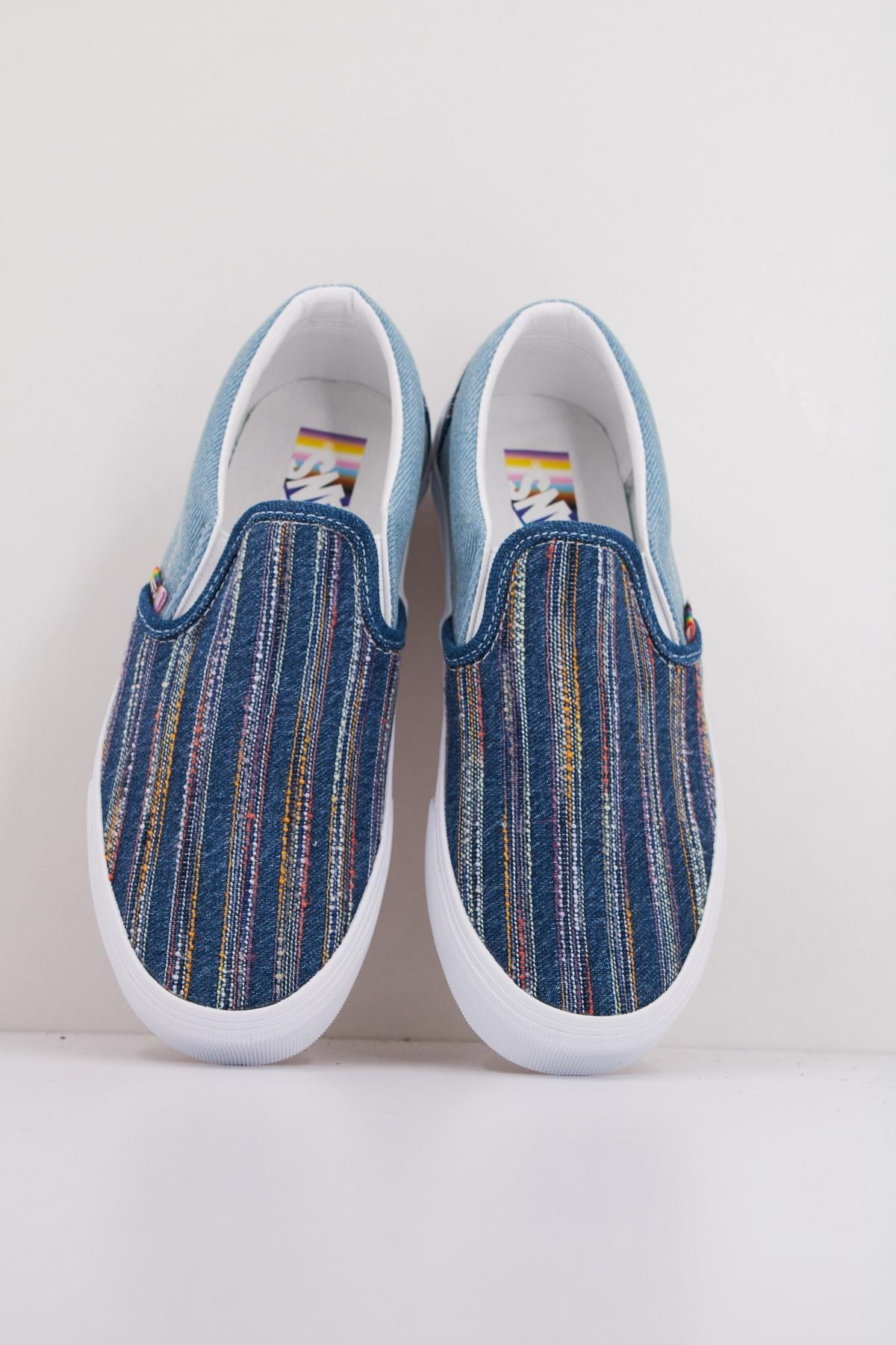 VANS CLASSIC SLIP-ON GETHE en color AZUL (3)