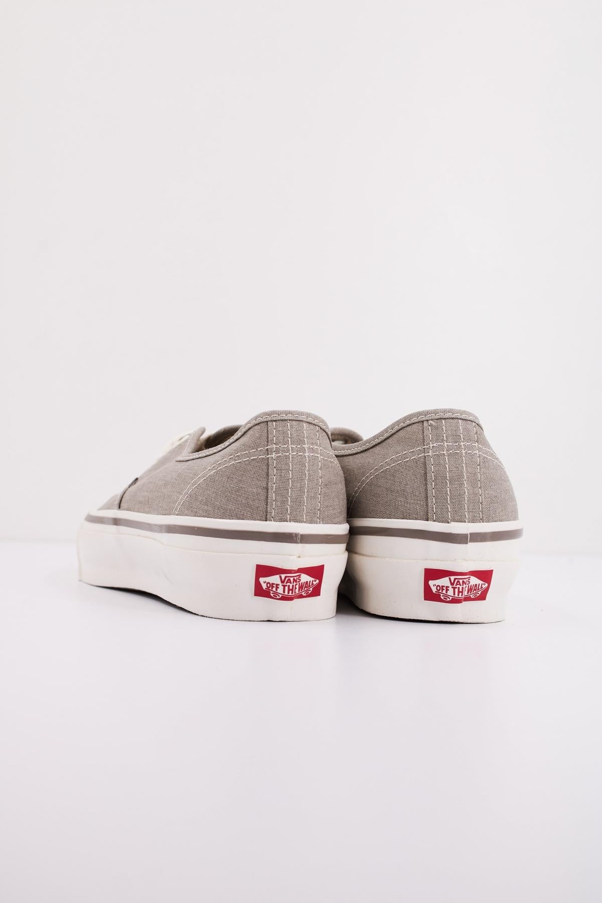 VANS MTE AUTHENTIC REISSUE en color MARRON CLARO (4)