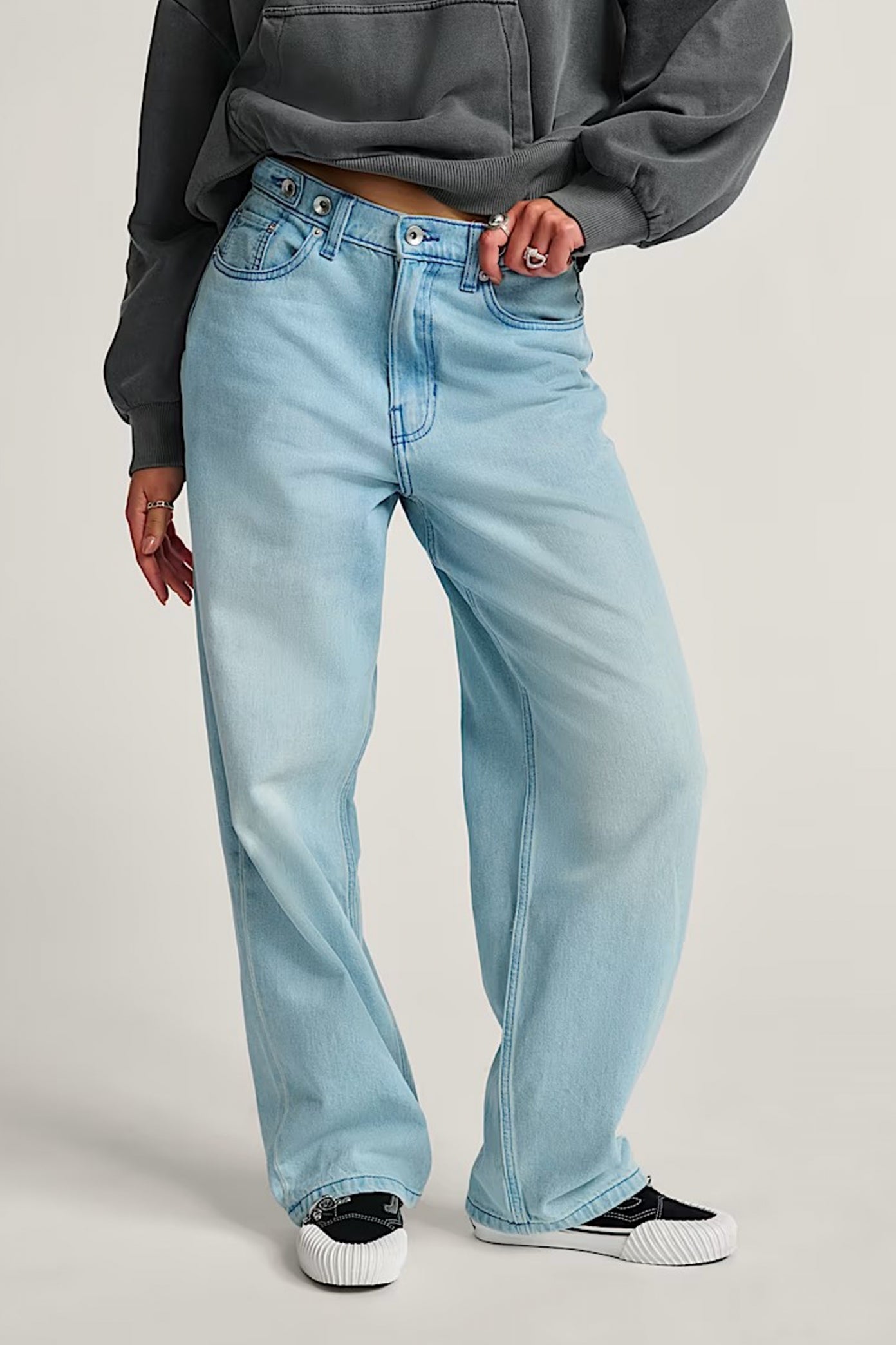 VANS CINCHED CHECK BAGGY en color AZUL (1)