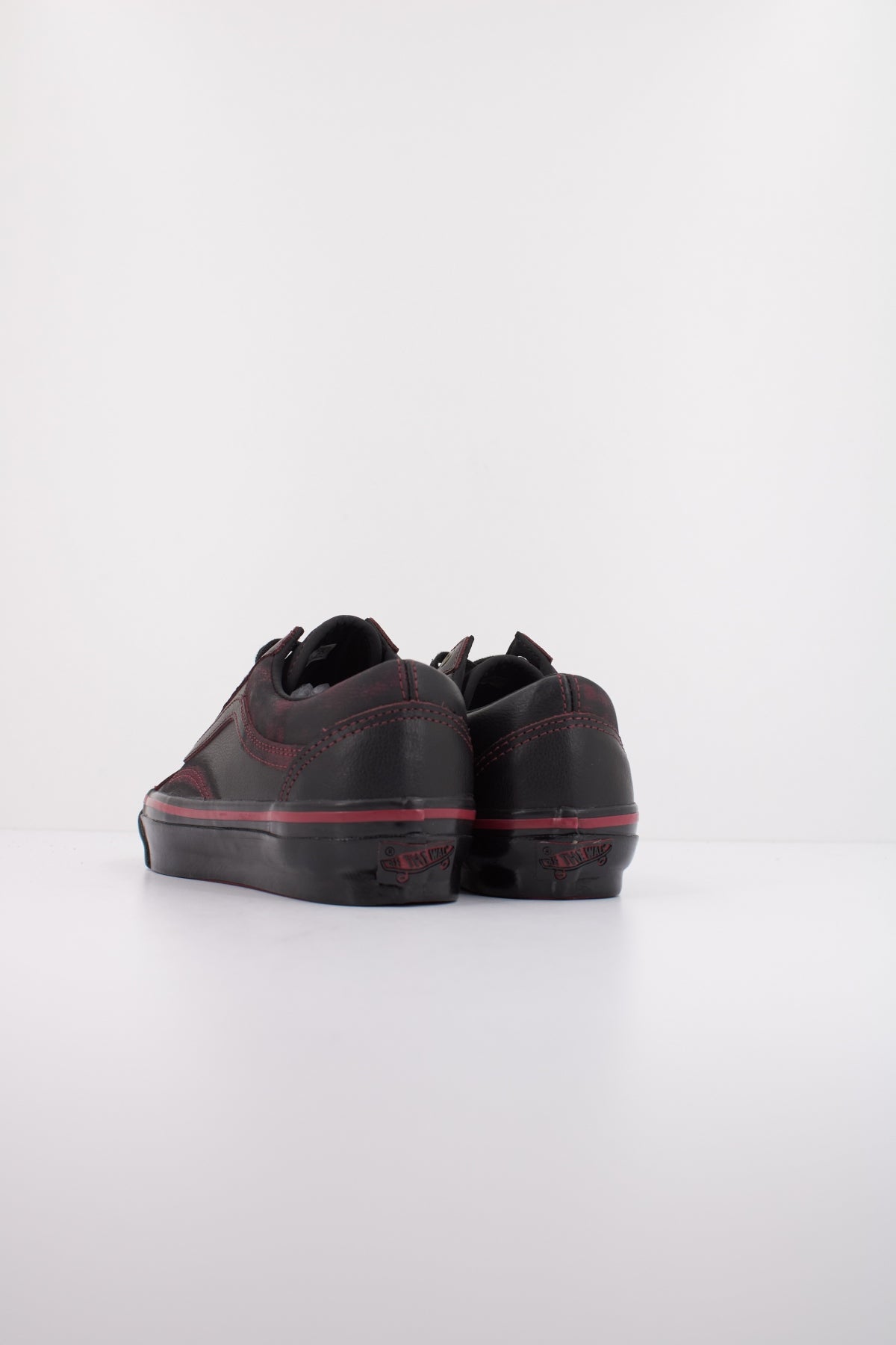 VANS OLD SKOOL LEATHER en color NEGRO (4)