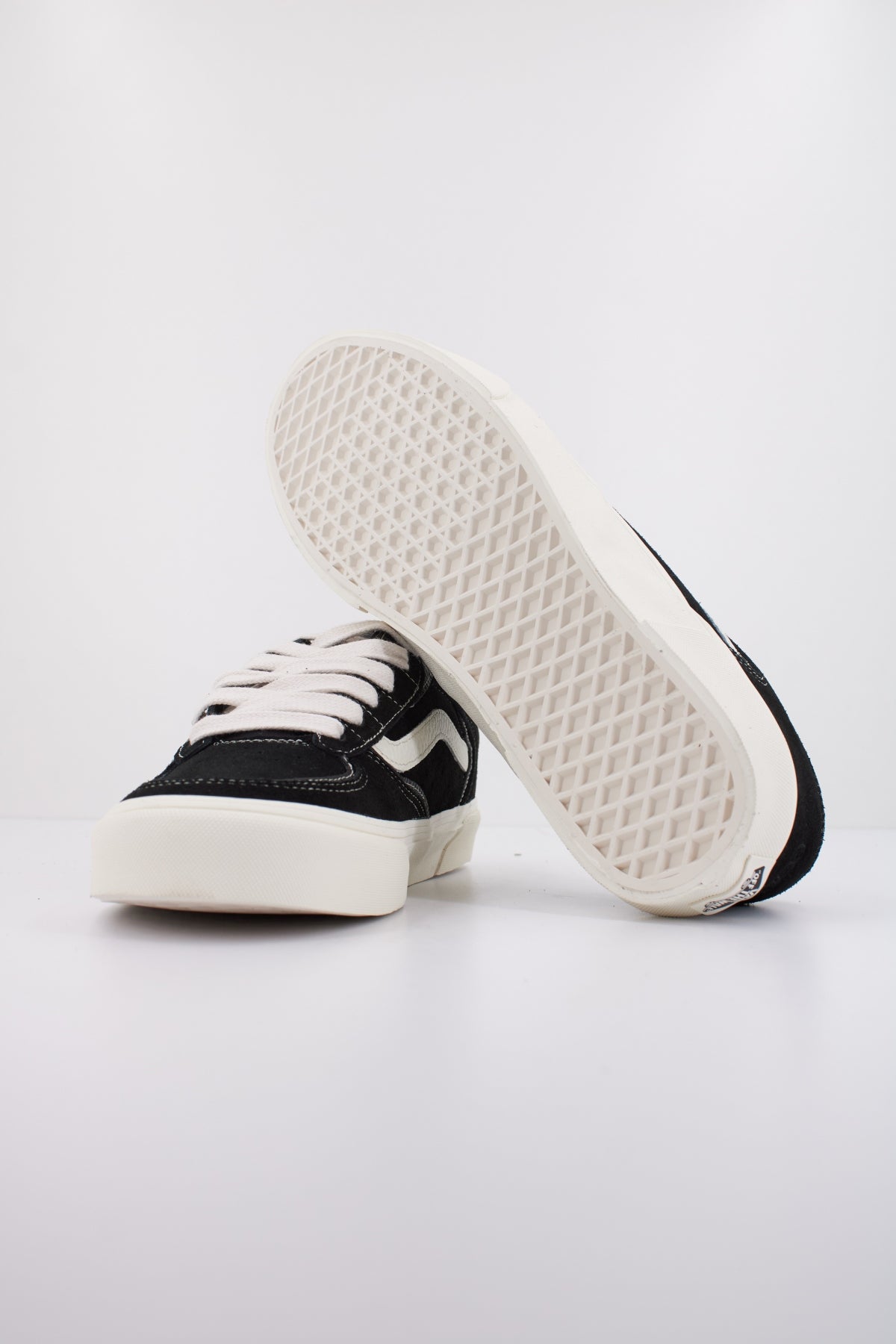 VANS VNQJBPT en color NEGRO (5)