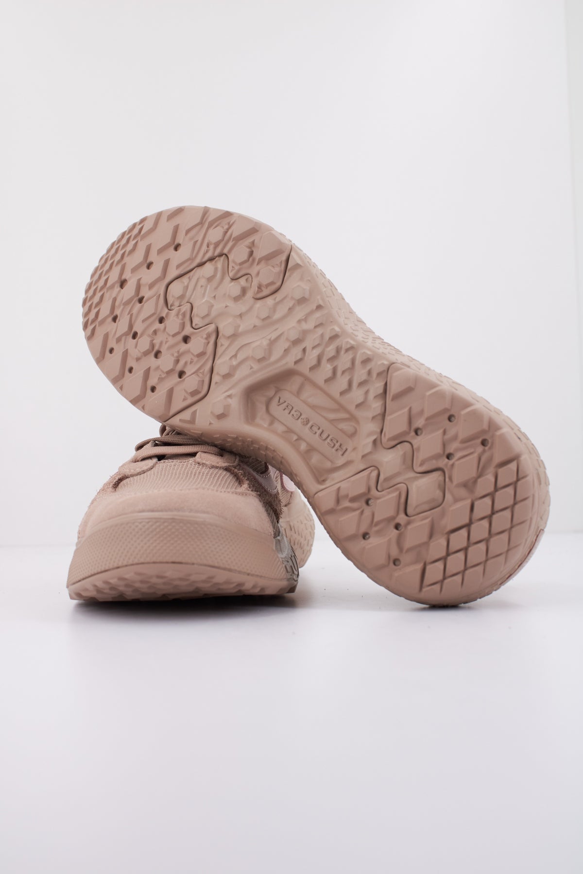 VANS MTE ULTRARANGE NEO VR en color BEIS (5)