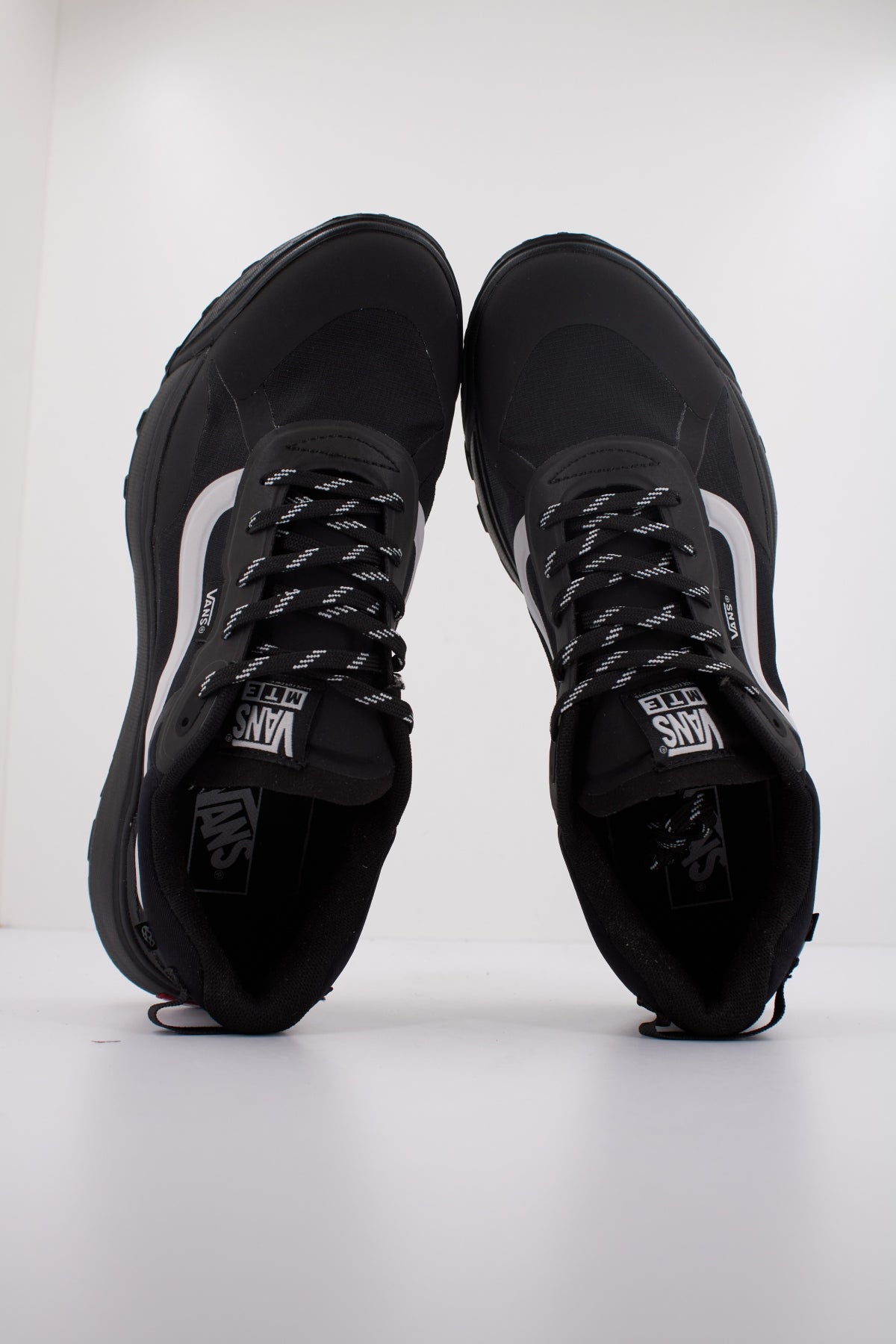VANS VNCVUBLK en color NEGRO (3)