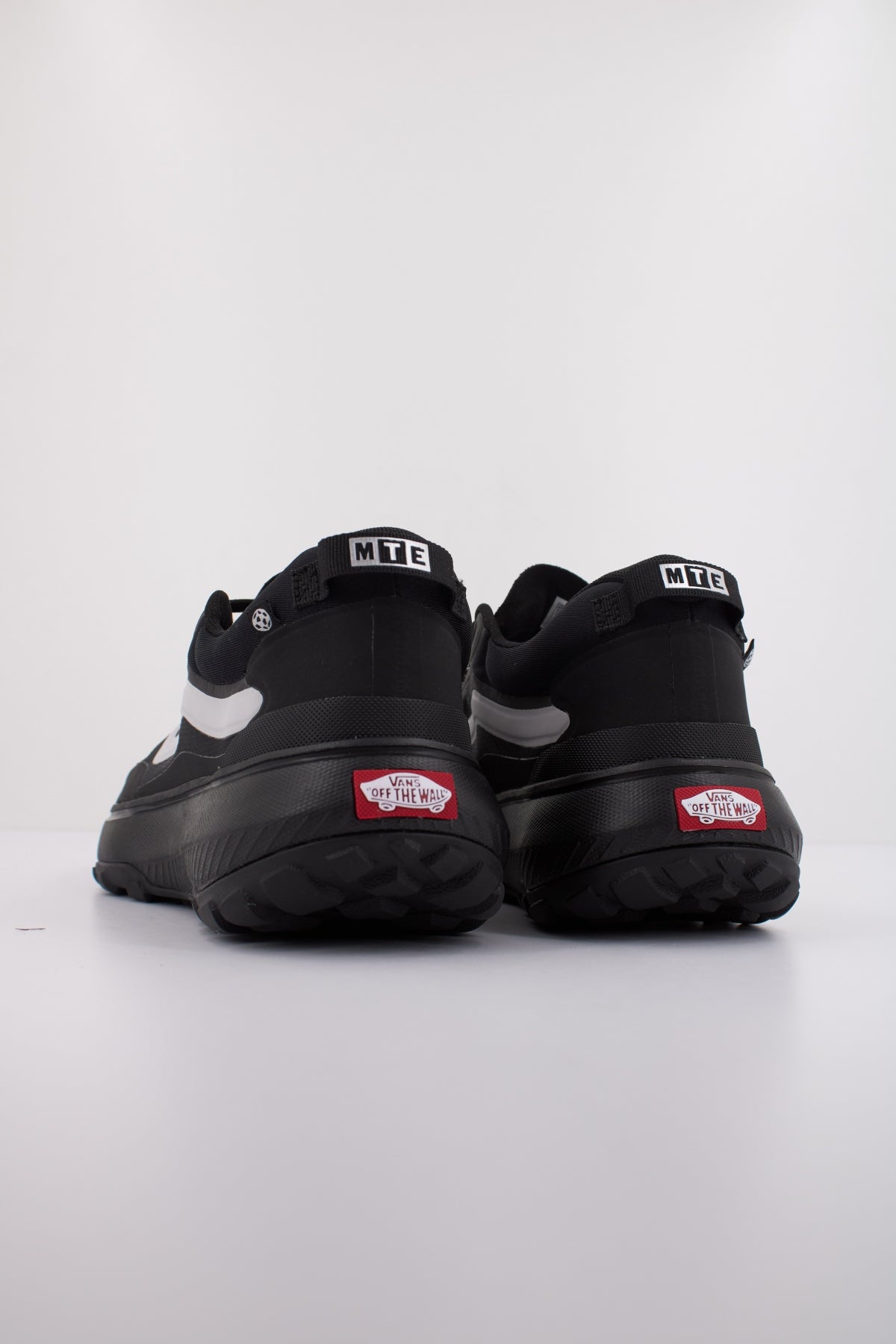 VANS VNCVUBLK en color NEGRO (4)