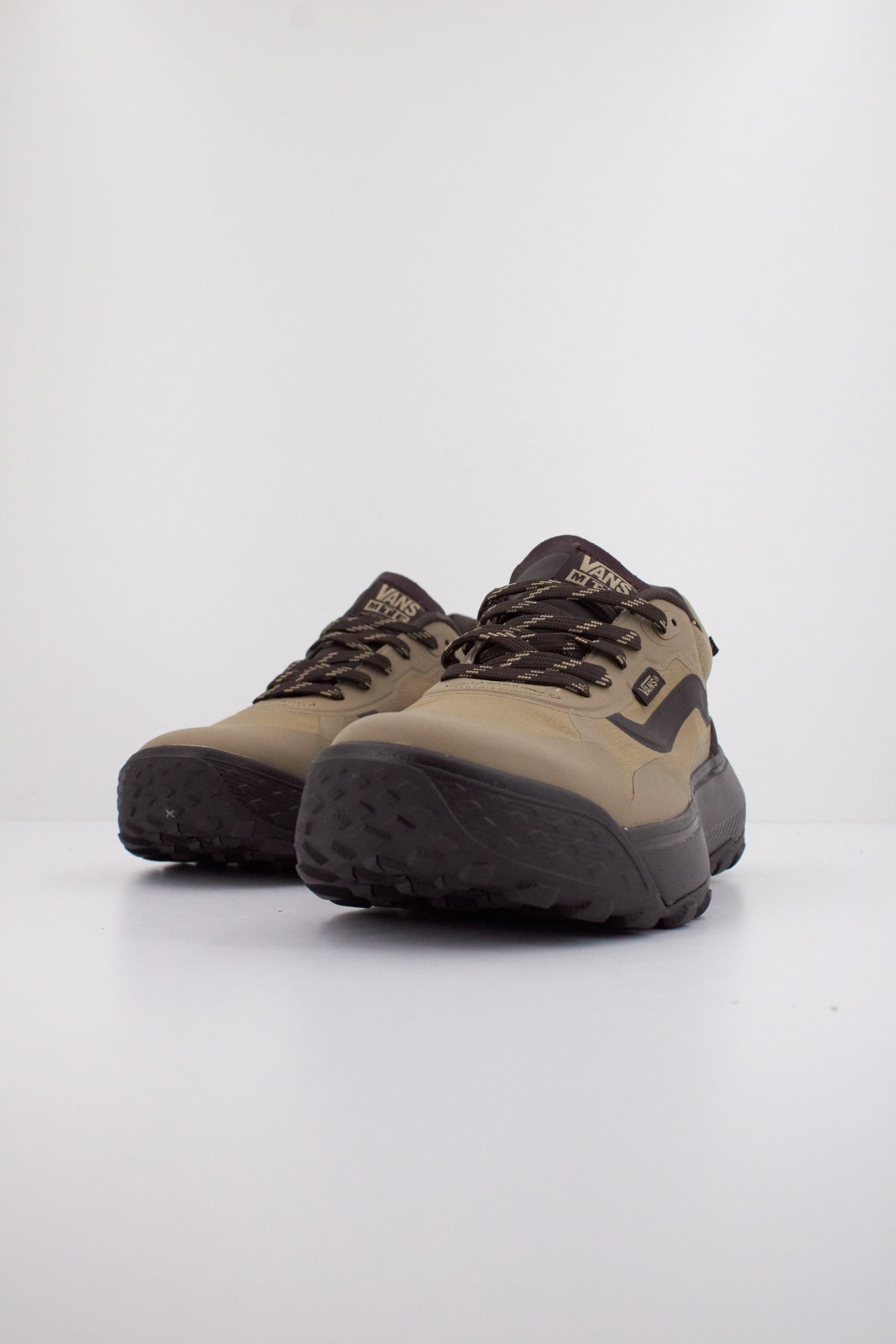 VANS MTE CROSSPATH en color MARRON CLARO  (2)