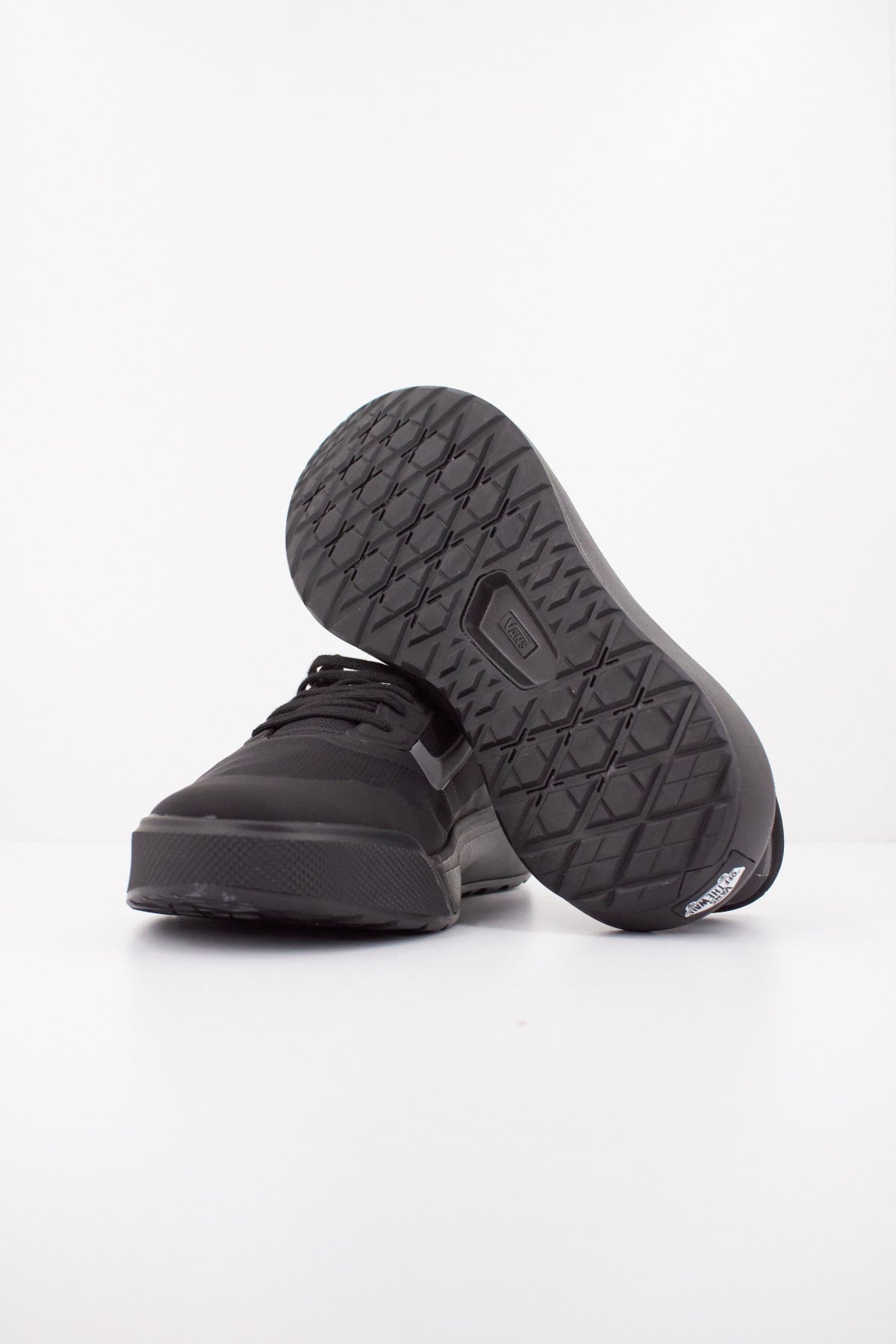 VANS MTE ULTRARANGE . RW en color NEGRO (5)