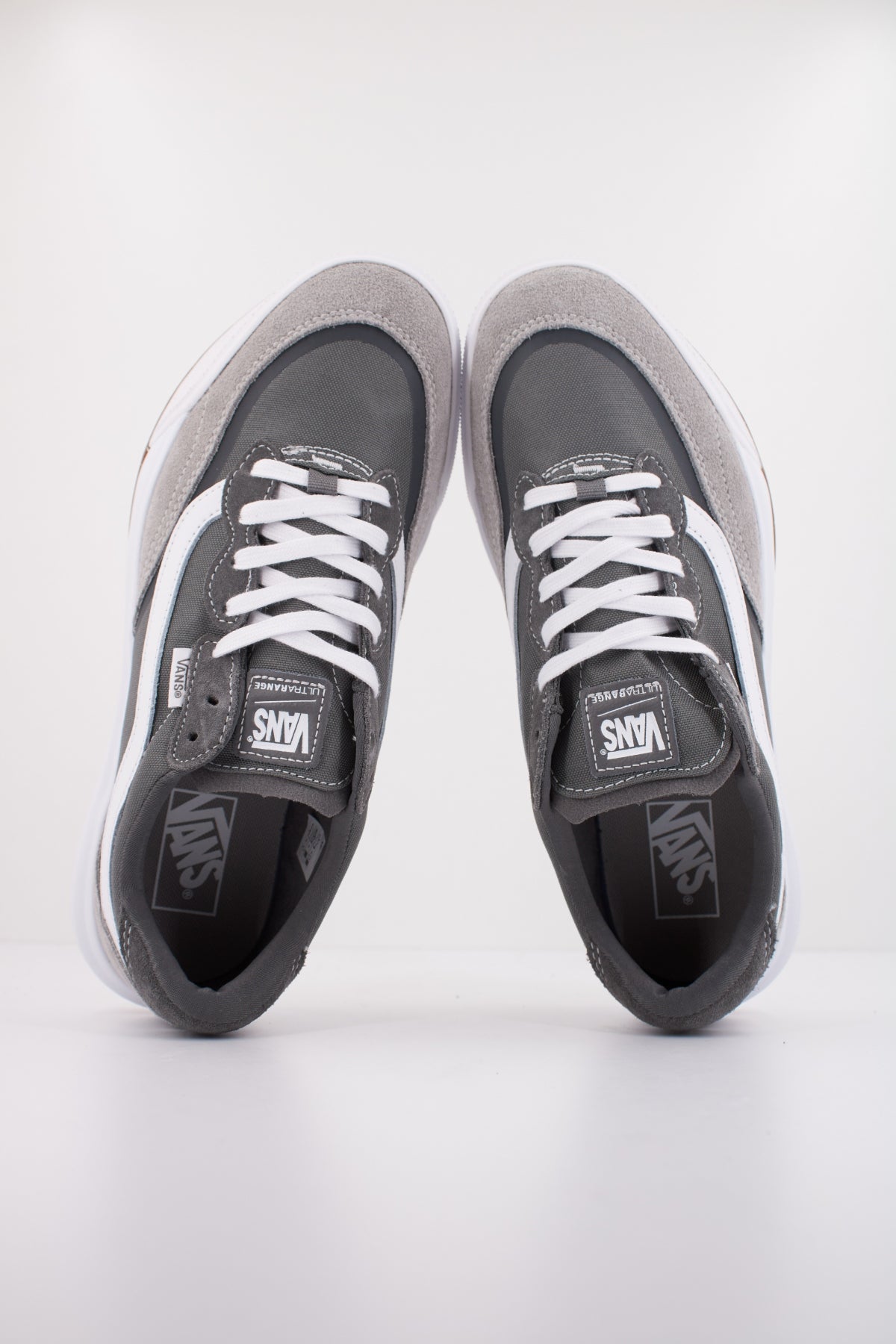 VANS MTE ULTRARANGE . en color GRIS (3)