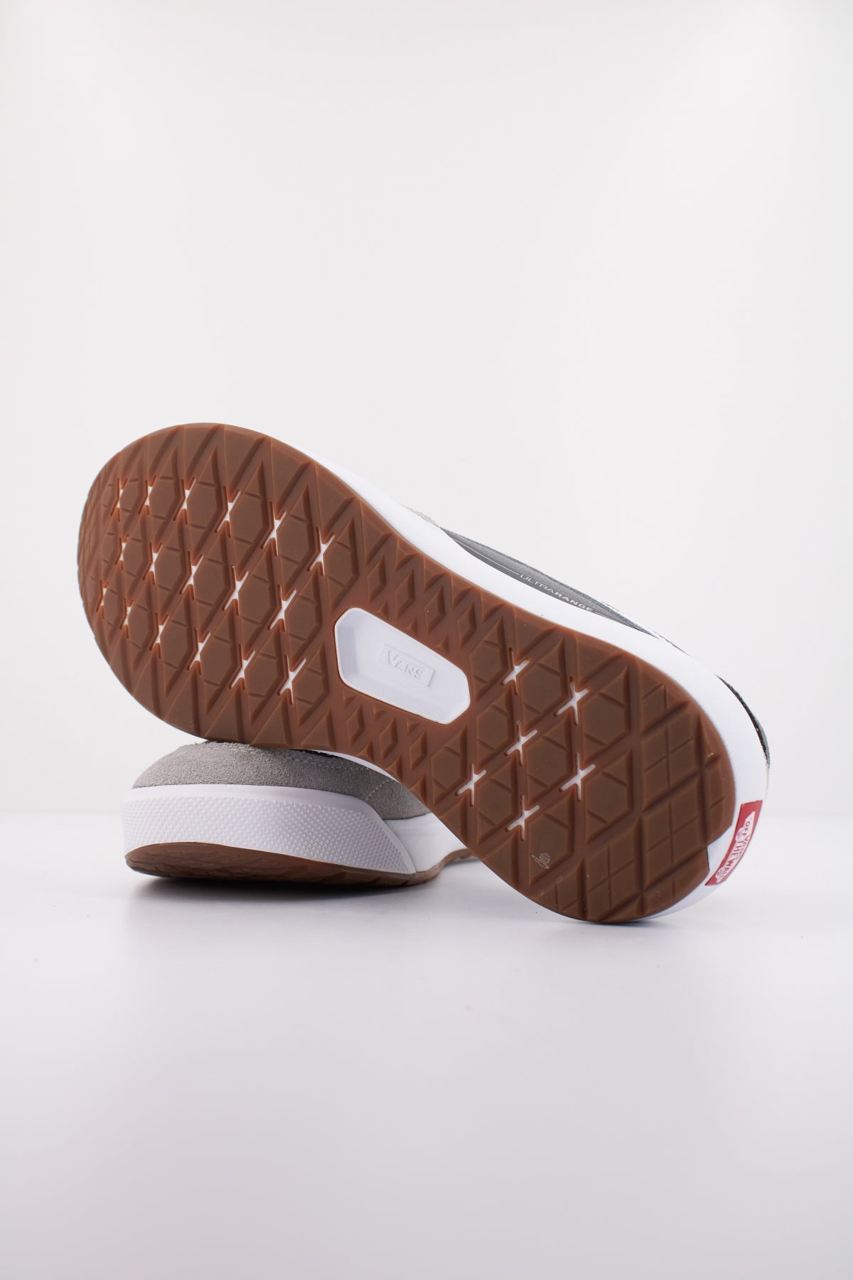 VANS MTE ULTRARANGE . en color GRIS (5)