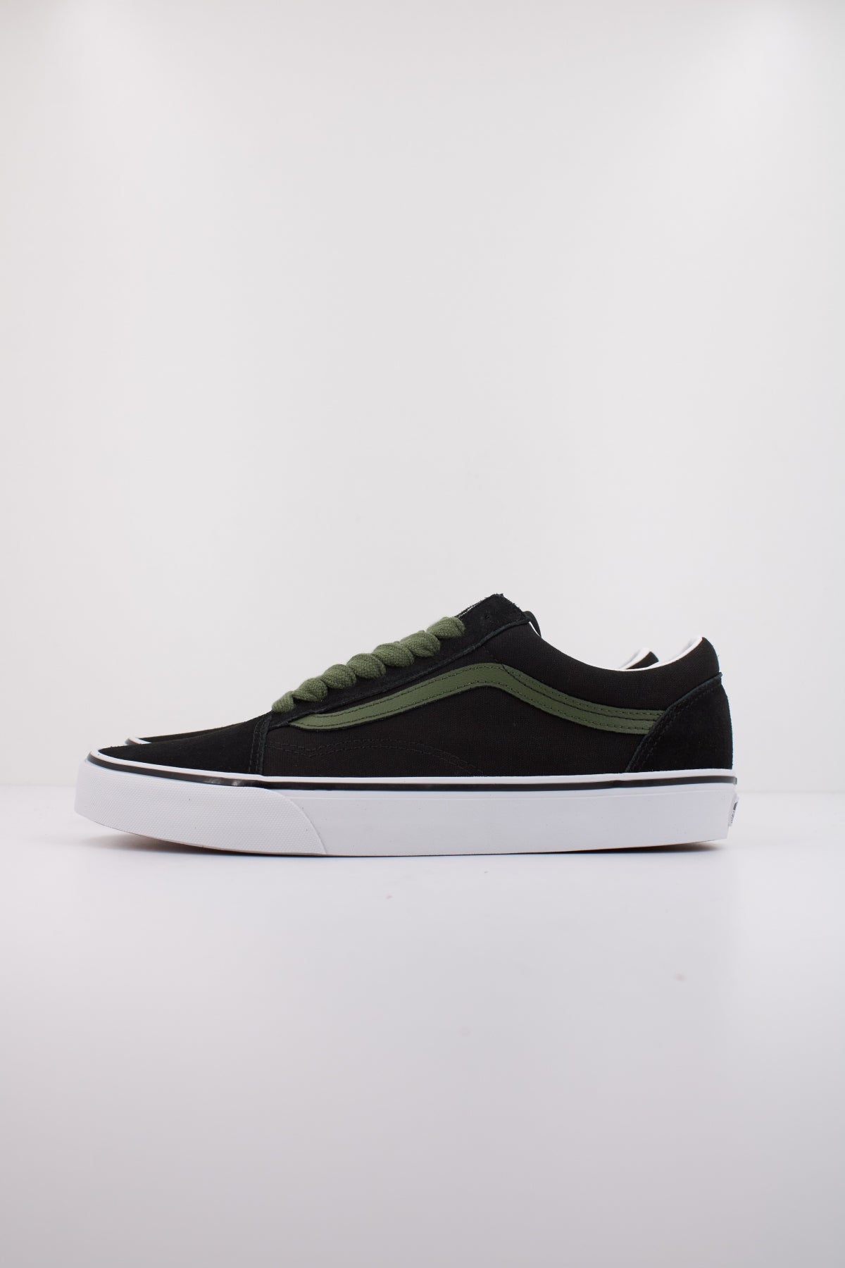 VANS OLD SKOOL en color NEGRO (1)