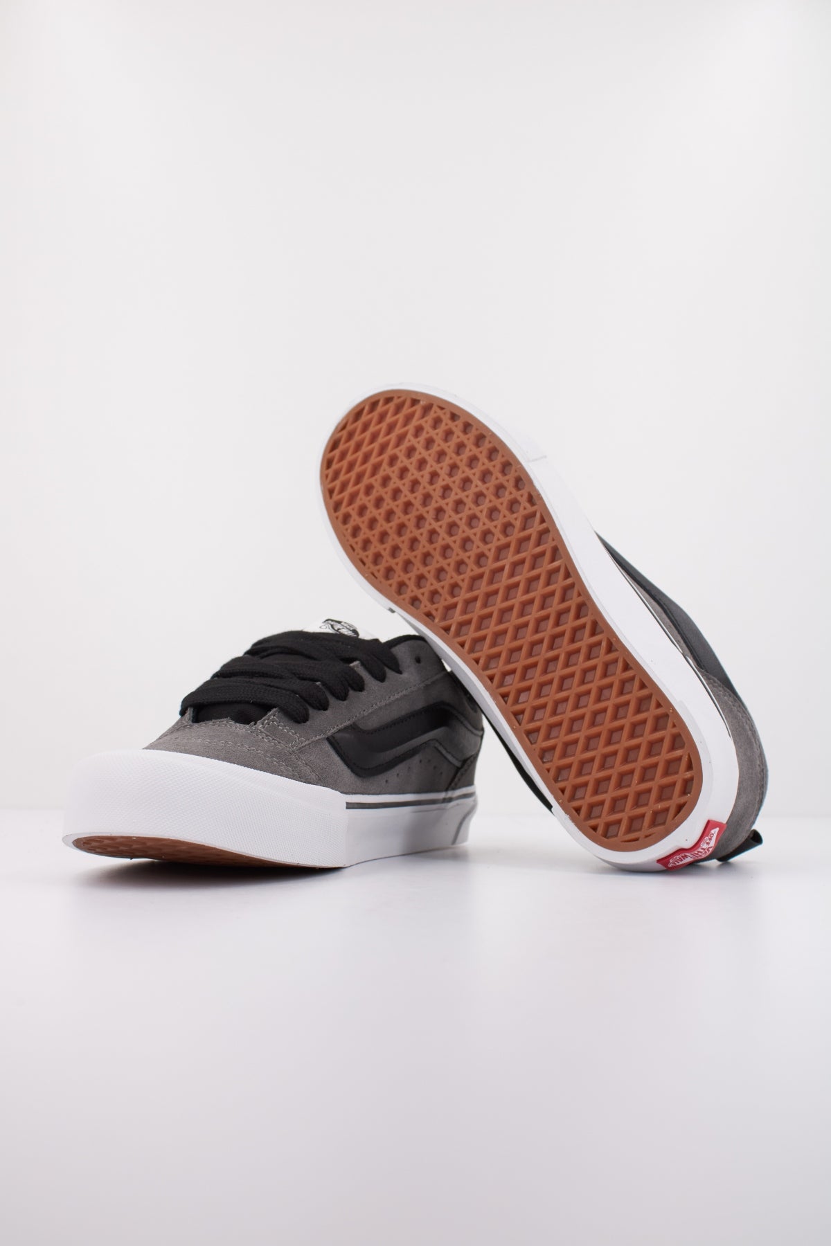 VANS KNU SKOOL en color GRIS (5)