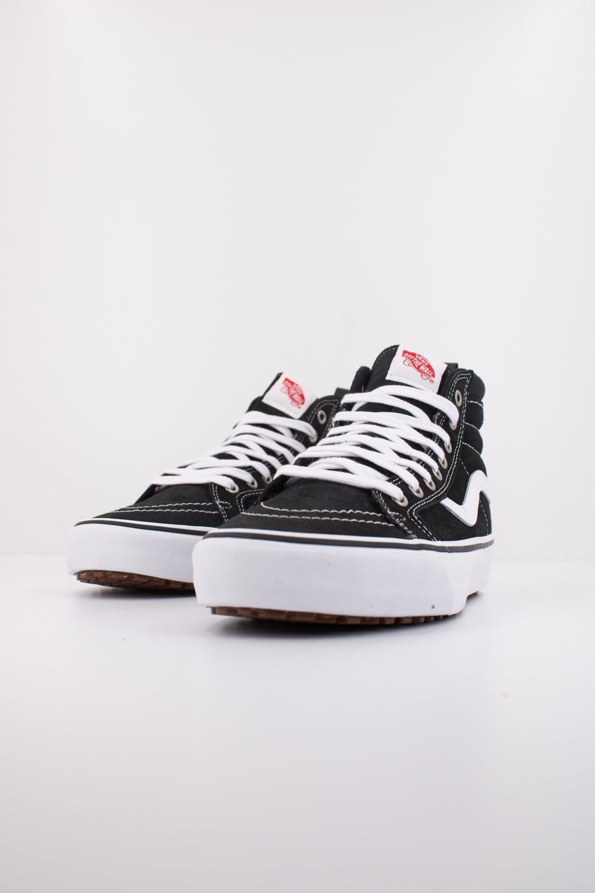 VANS MTE SK-HI INSULATED en color NEGRO (2)